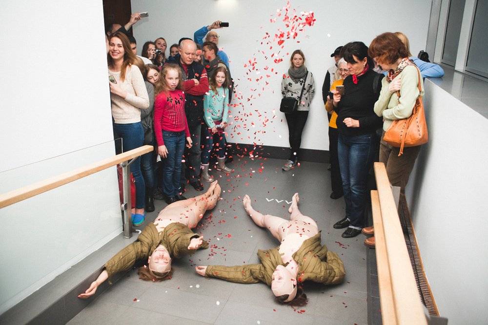 Dance Cooperative Isadorino Gore  Site-specific performance Escalation of Heroism at Worker and Kolkhoz Woman Museum and Exhibition Center, Moscow, 2015 Photo: Ekaterina Pomelova