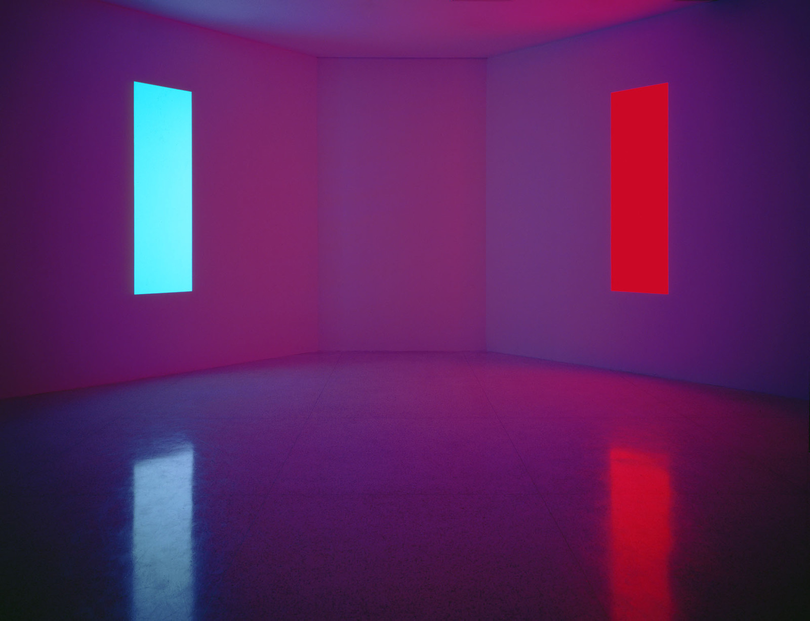 James Turrell. Stuck Red and Stuck Blue. 1970. Construction materials and fluorescent lights. 83.82 х 101.6 х 83.82 cm. Museum of Contemporary Art San Diego