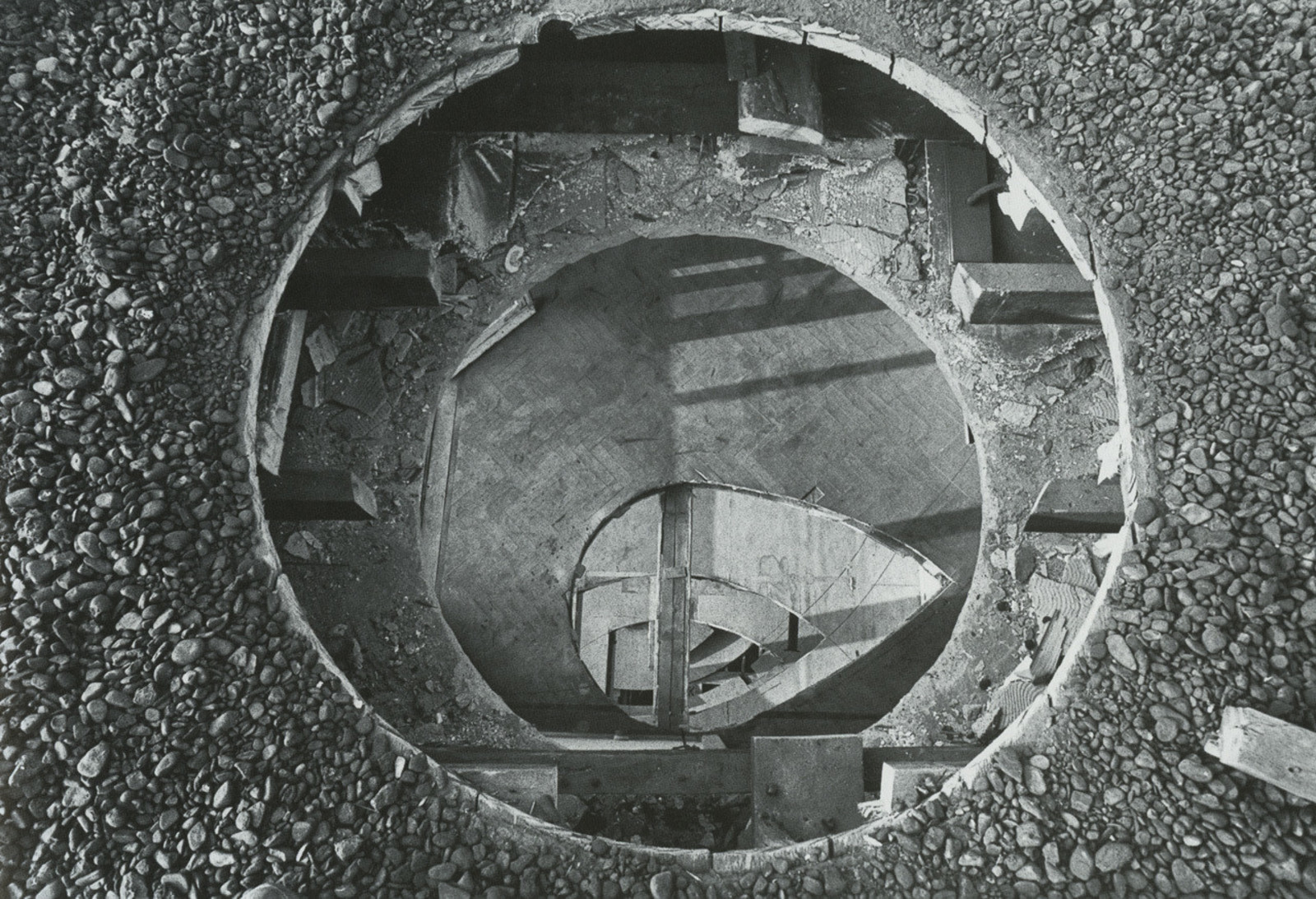Gordon Matta-Clark. Conical intersect, Paris. 1975. Museu d'Art Contemporani de Barcelona