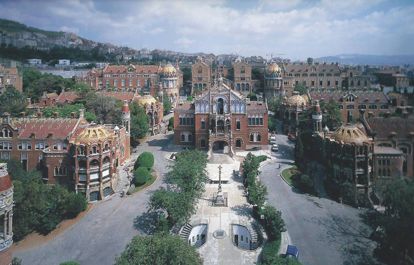 Луис Доменек-и-Монтанер. Больница Святого Креста в Барселоне. 1901-1912. &copy; Marc Llimargas