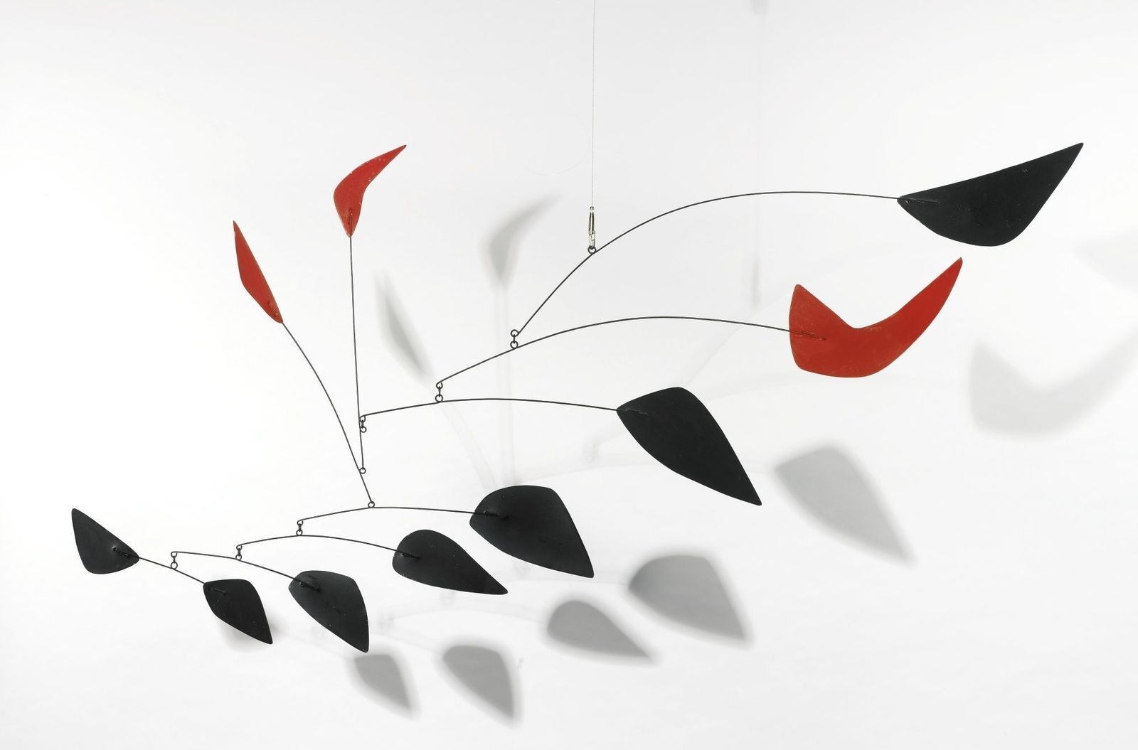 Alexander Calder. Untitled. 1963. Metal, iron wire. 73.7 х 144.8 х 61 cm