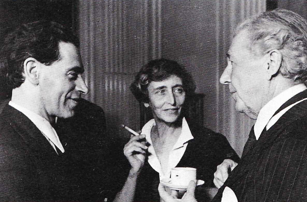 Райт с Борисом Иофаном и Ольгой Иофан на банкете в Москве. 1937