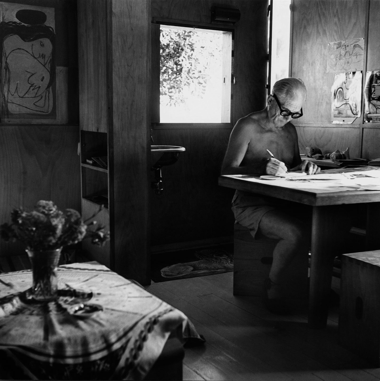 Le Corbusier in his summer house, Cabanon. 1952&copy; Photo Lucien Herve