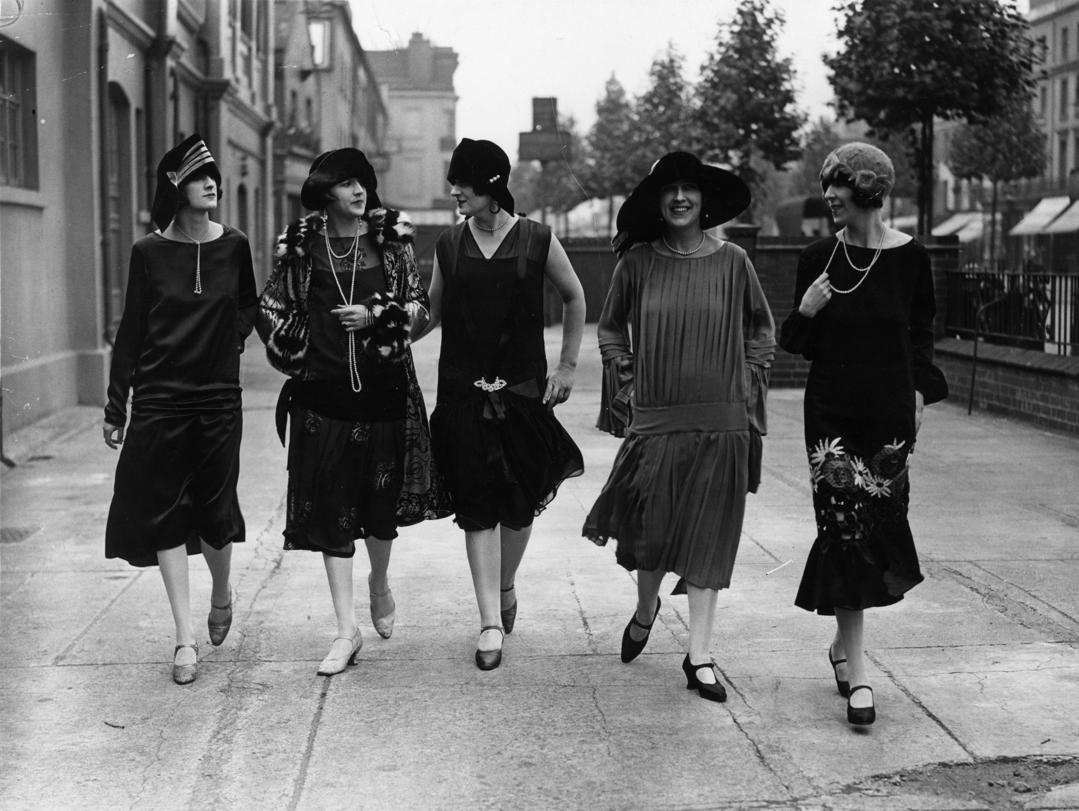 1920's parisian fashion store