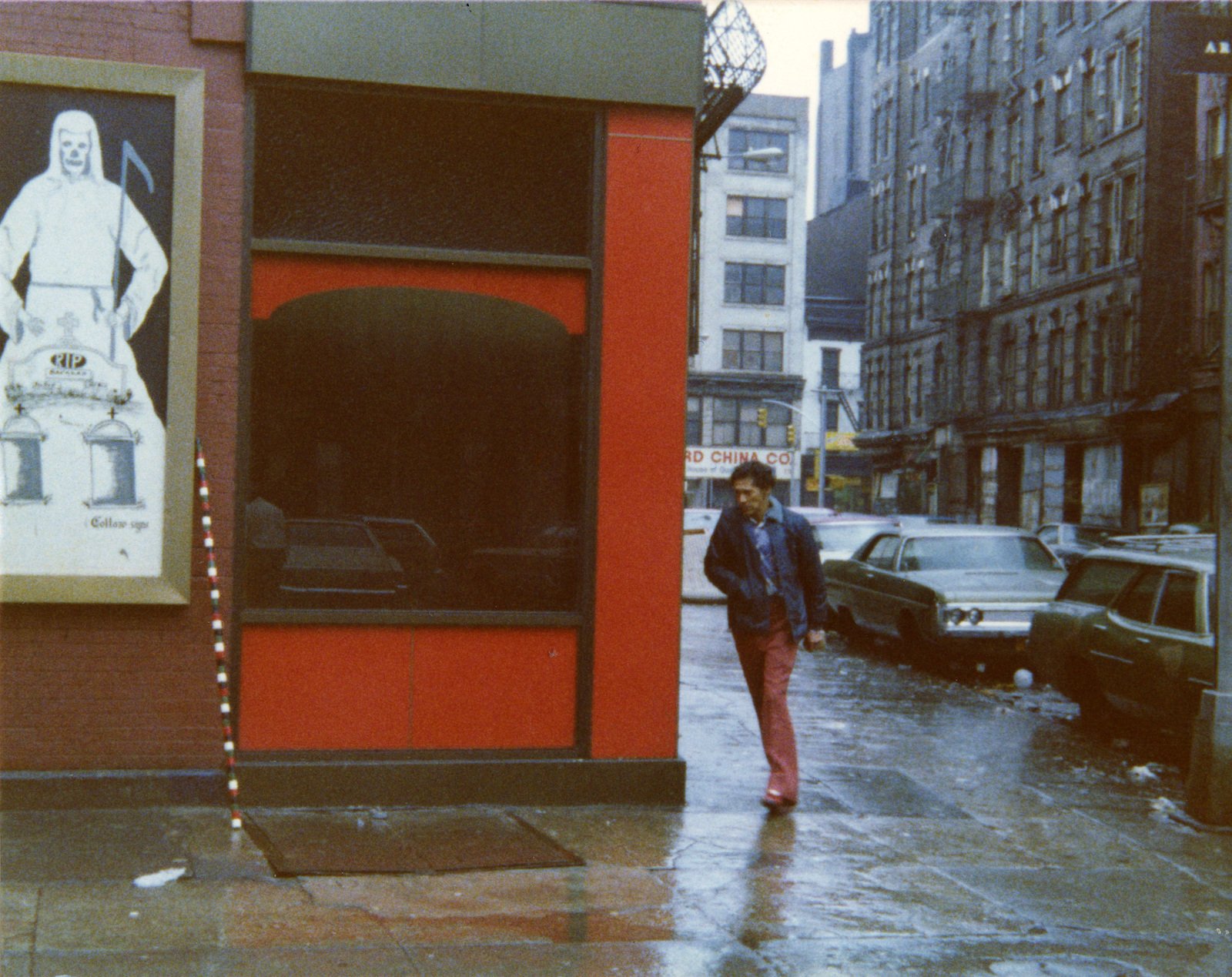 Andr&eacute; CadereChinatown, New York City, November 1975Courtesy Succession Andr&eacute; Cadere and Galerie Herv&eacute; Bize, Nancy