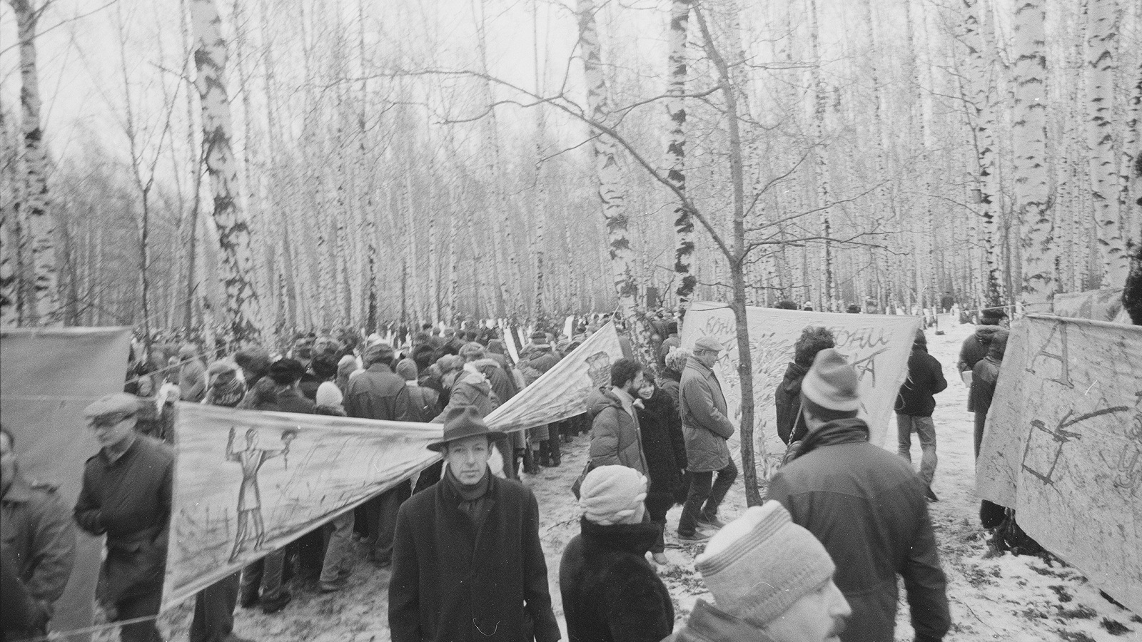 Иосиф Бакштейн на&nbsp;выставке &laquo;Битца за&nbsp;искусство&raquo;. Москва. 1986Фото: Георгий КизевальтерФонд Георгия Кизевальтера, архив Музея современного искусства &laquo;Гараж&raquo;