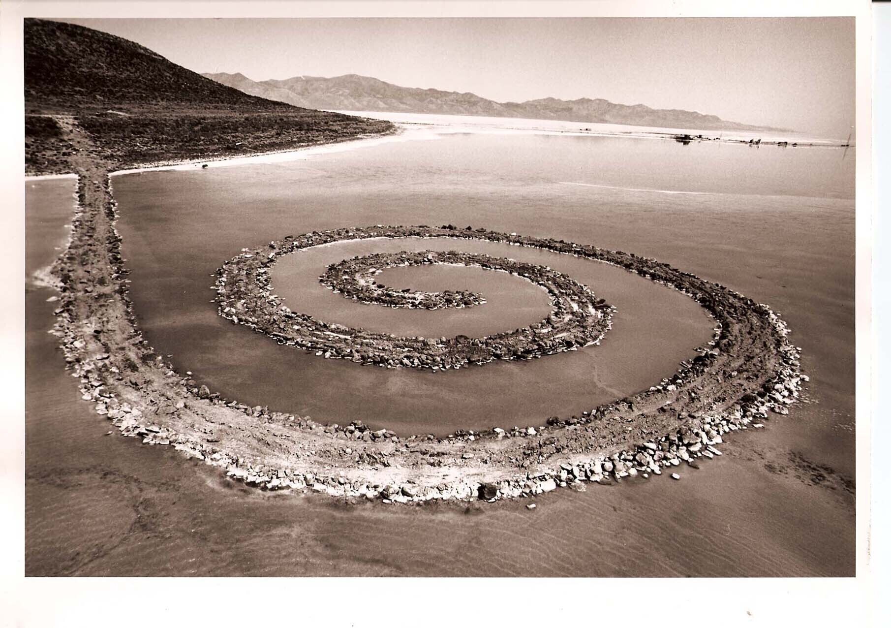 Roberth Smithson. Spiral Jetty. 1970. Great Salt lake of Utah (is now submerged below water's surface). © Dwan Gallery, New York