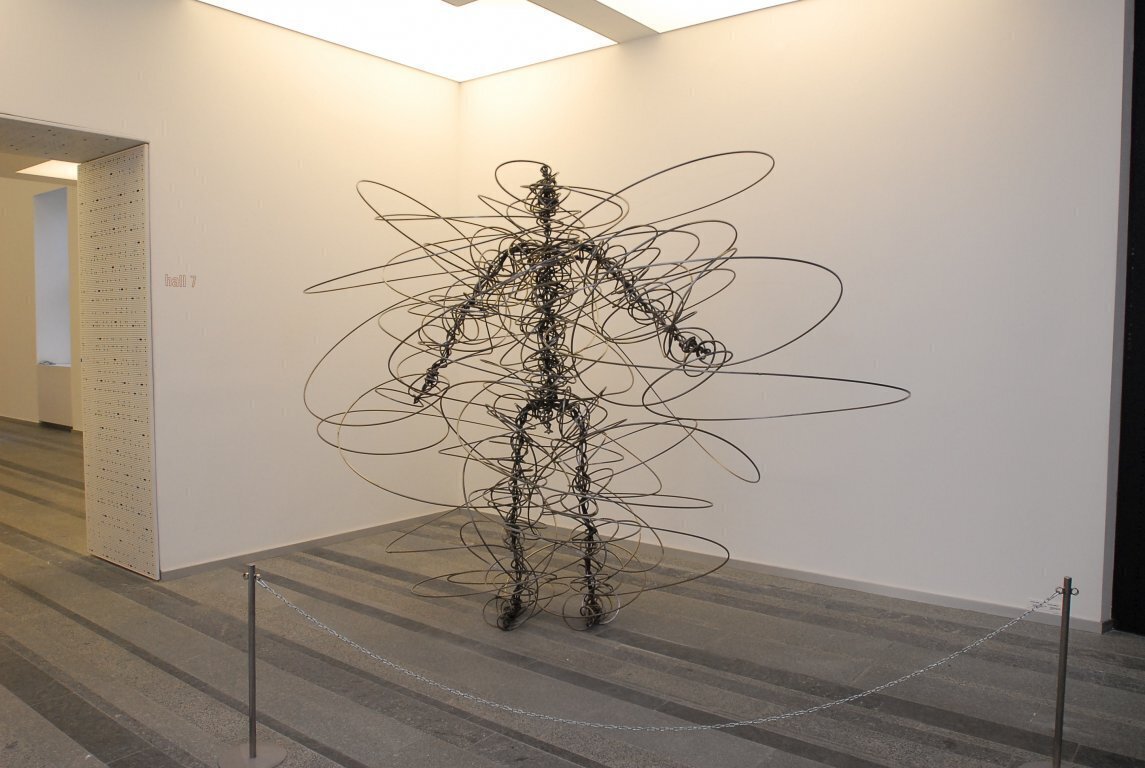 Энтони Гормли. Учиться думать. 1991. Инсталляция, свинец, стекловолокно, человеческие фигуры. 173x56x31