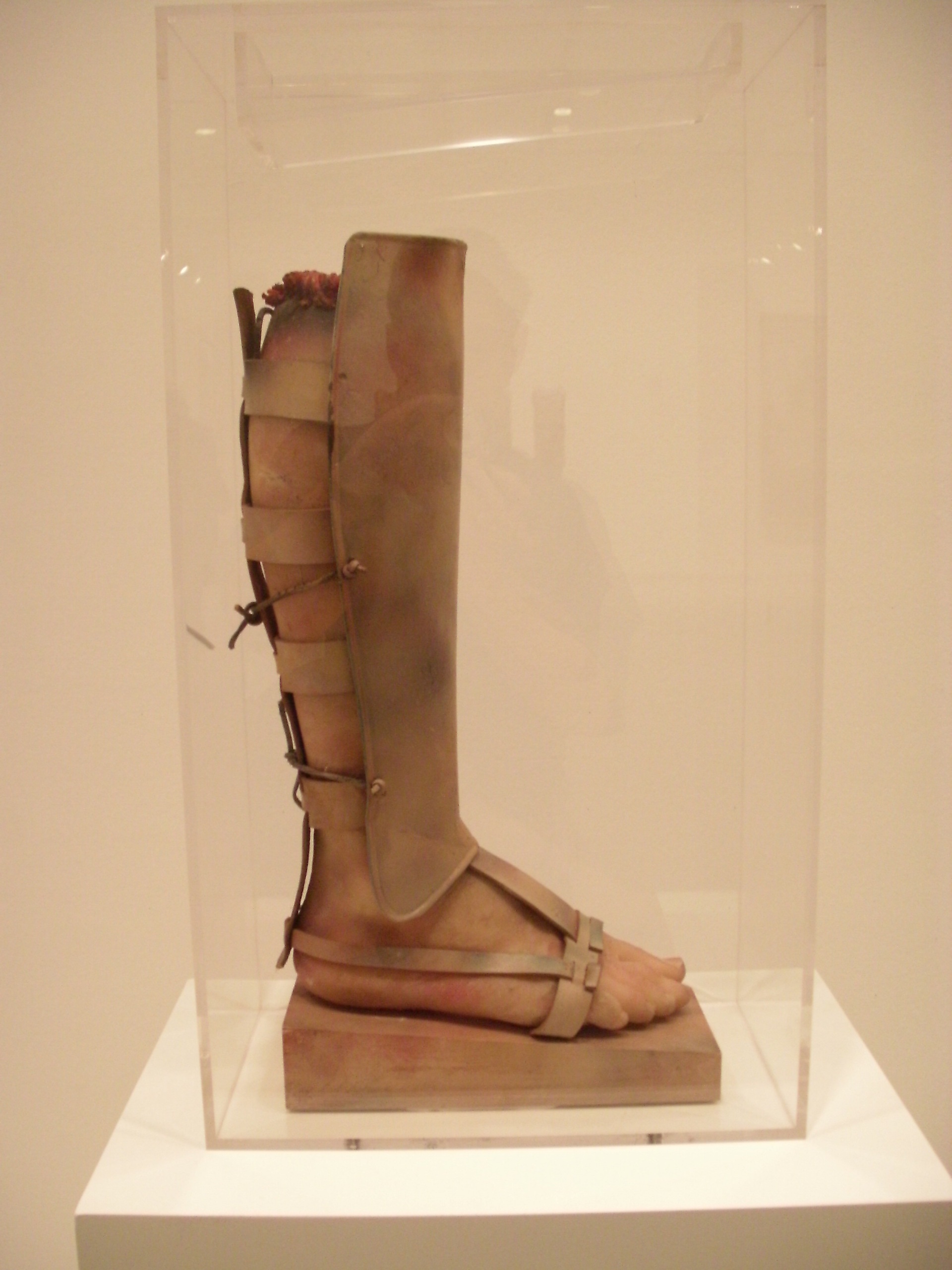 Пол Тек. Нога воина. 1966–1967. Воск, металл, кожа. 54,5x30,7x17,7. Музей и сад скульптур Хиршхорна