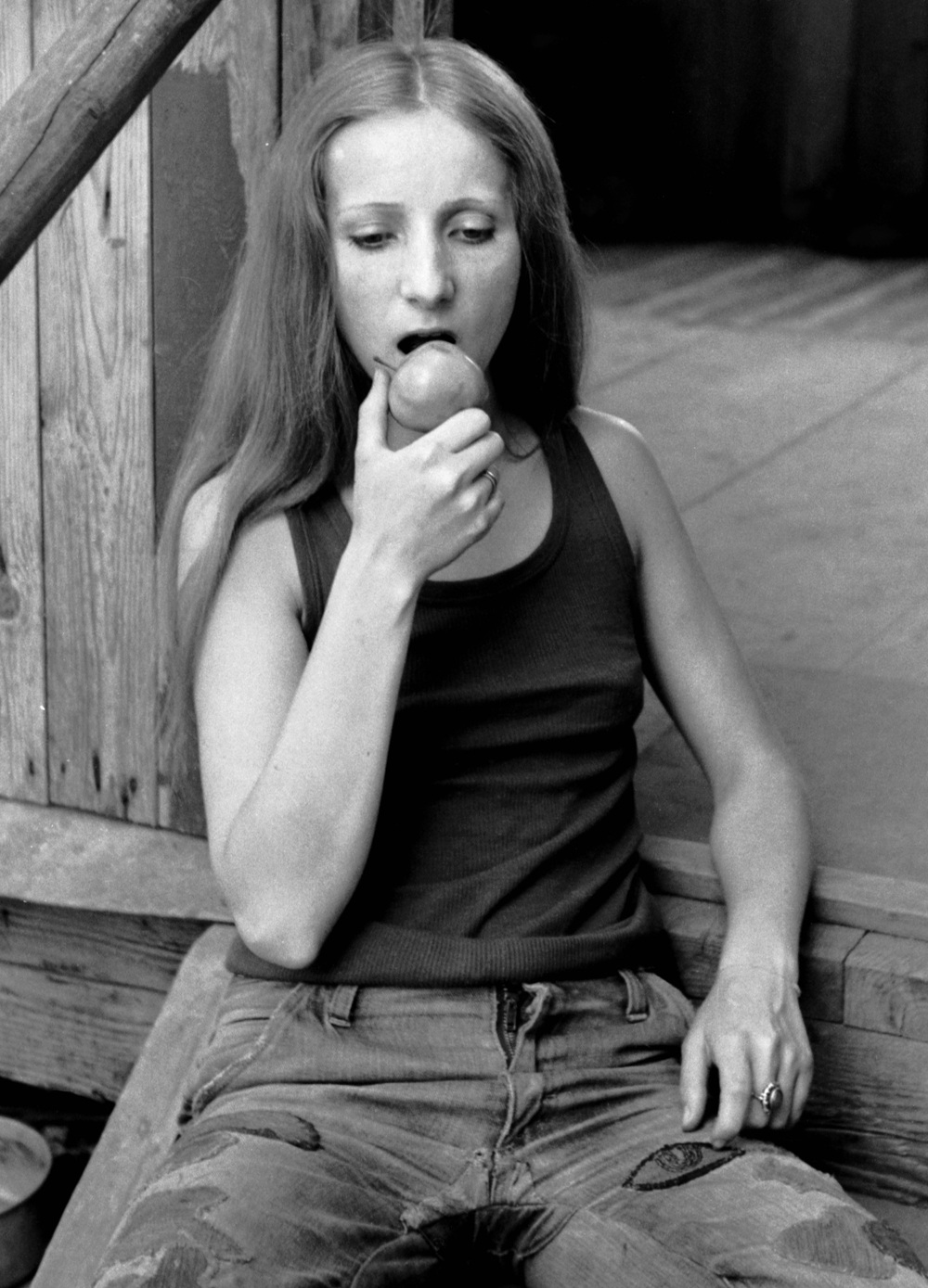 Rimma Gerlovina and Valery Gerlovin Mirror Game. The Apple, 1977 Photo: Viktor Novatsky Courtesy of the artists