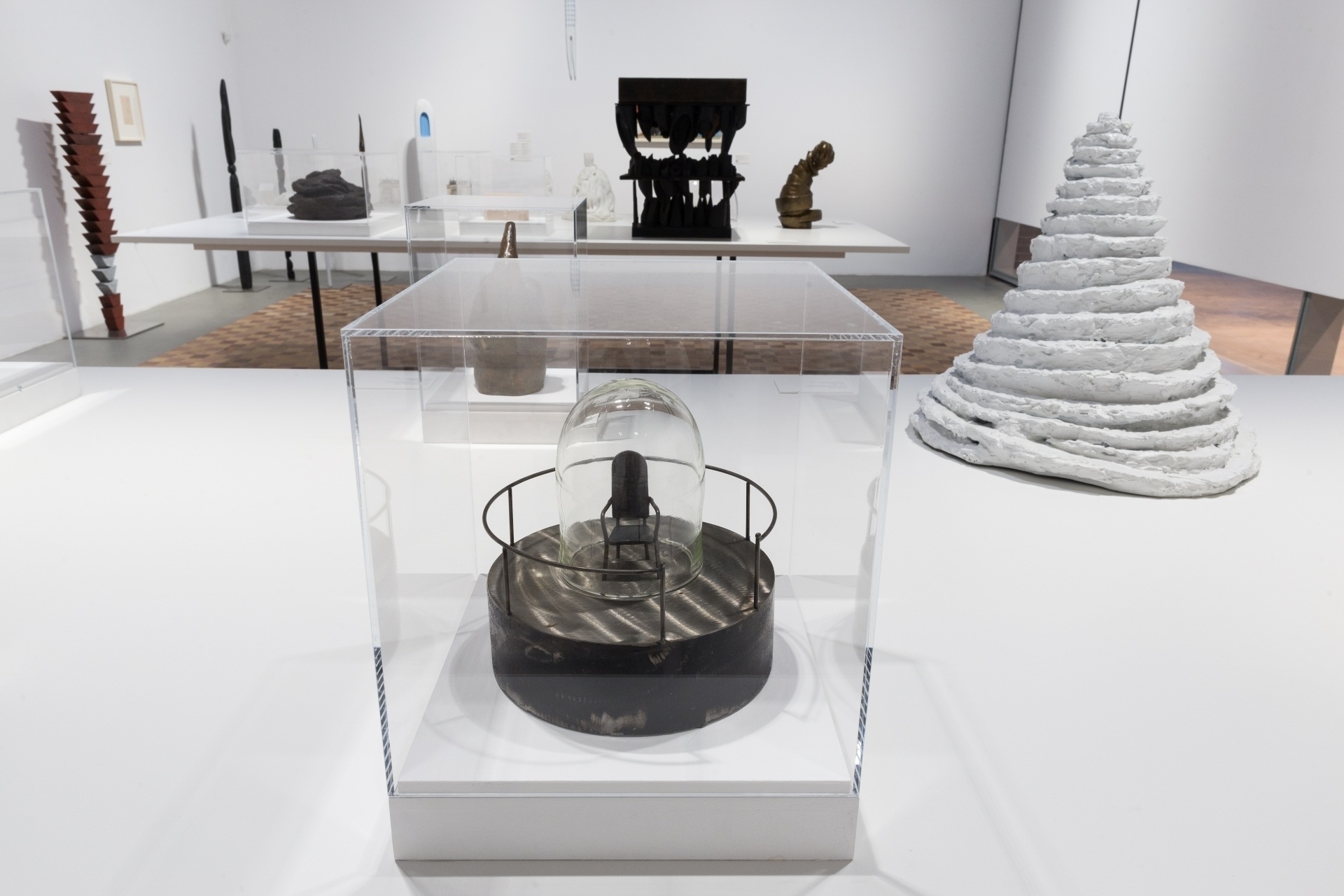 Louise Bourgeois. Structures of Existence: The Cells. Installation view, Garage Museum of Contemporary Art, 2015 &copy; Garage Museum of Contemporary Art