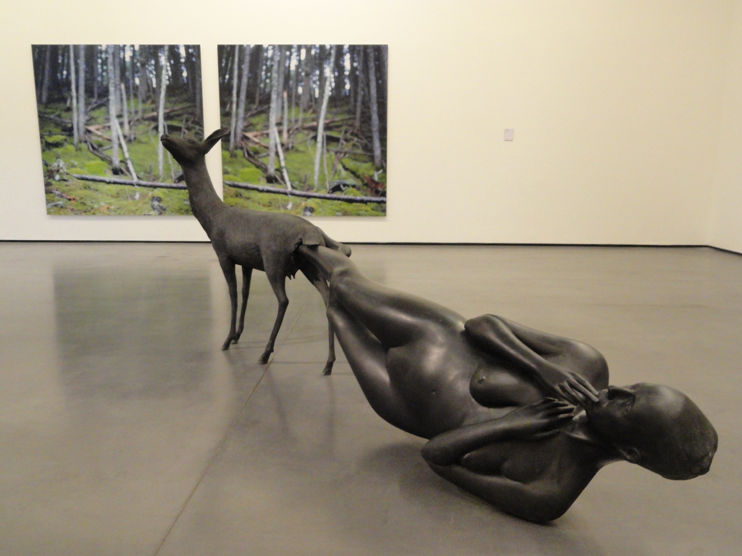 Кики Смит  Рождение. 2002  Бронза. 99,1 x 256,5 x 61 см  Национальная галерея Канады