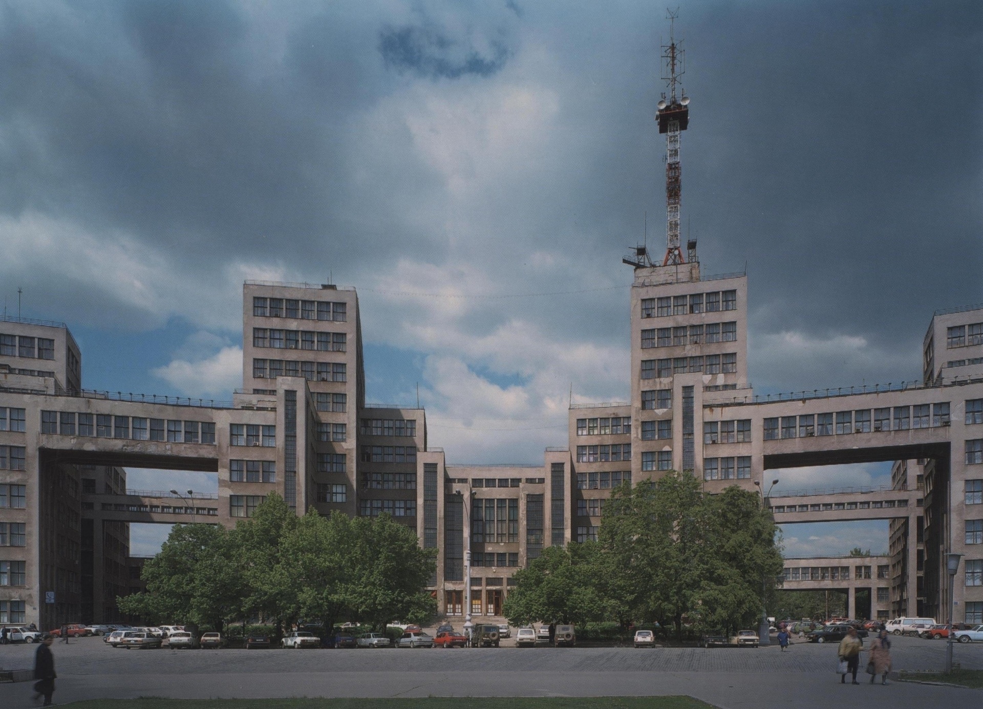 Сергей Серафимов, Самуил Кравец, Марк Фельгер. Здание Госпрома в Харькове. 1925–1928. © Richard Pare