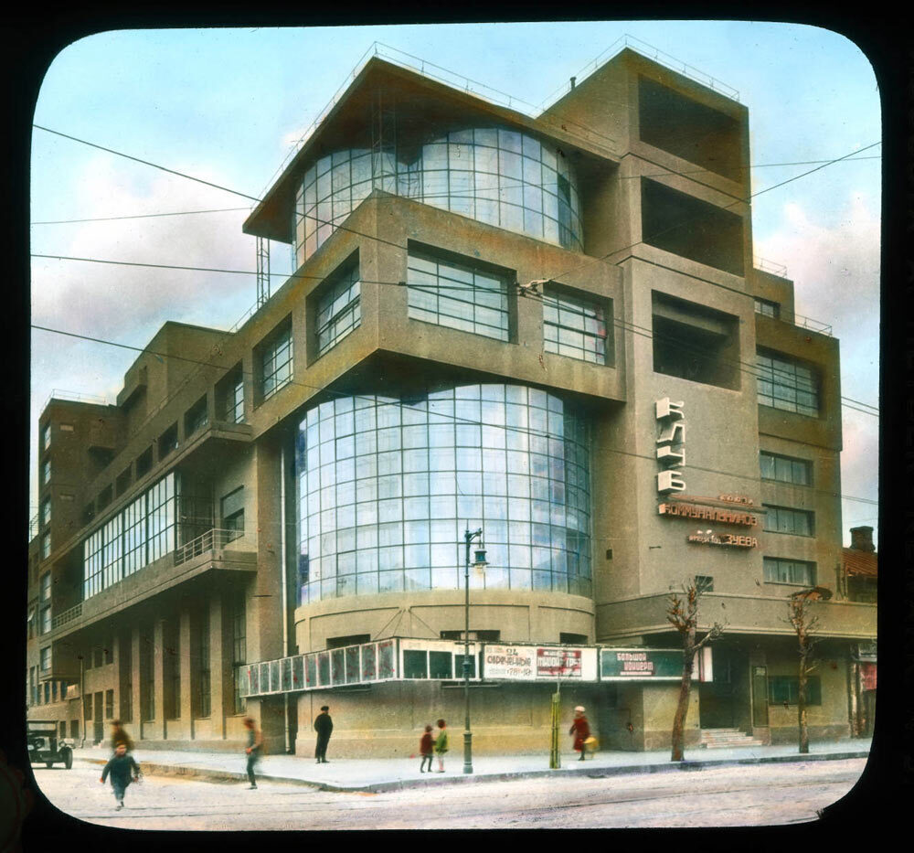 Илья Голосов. Клуб им. Зуева в Москве. 1927–1929. Фото Бренсона Деку, 1931. ©UniversityofCaliforniaSanta Cruz Digital Collection