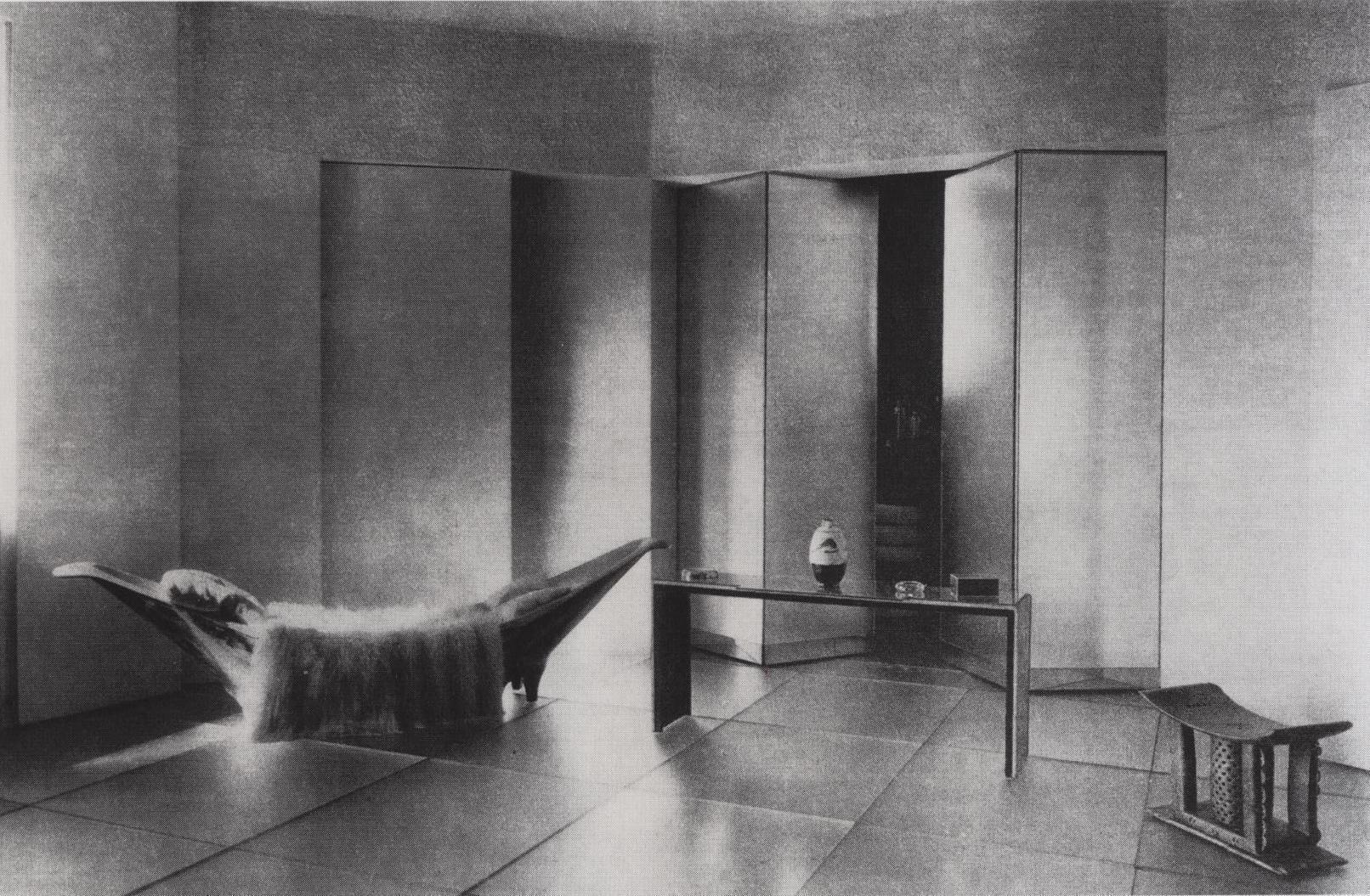 Eileen Gray. Salon in Suzanne Talbot's apartment in Paris. 1920 © Eileen Gray Archives