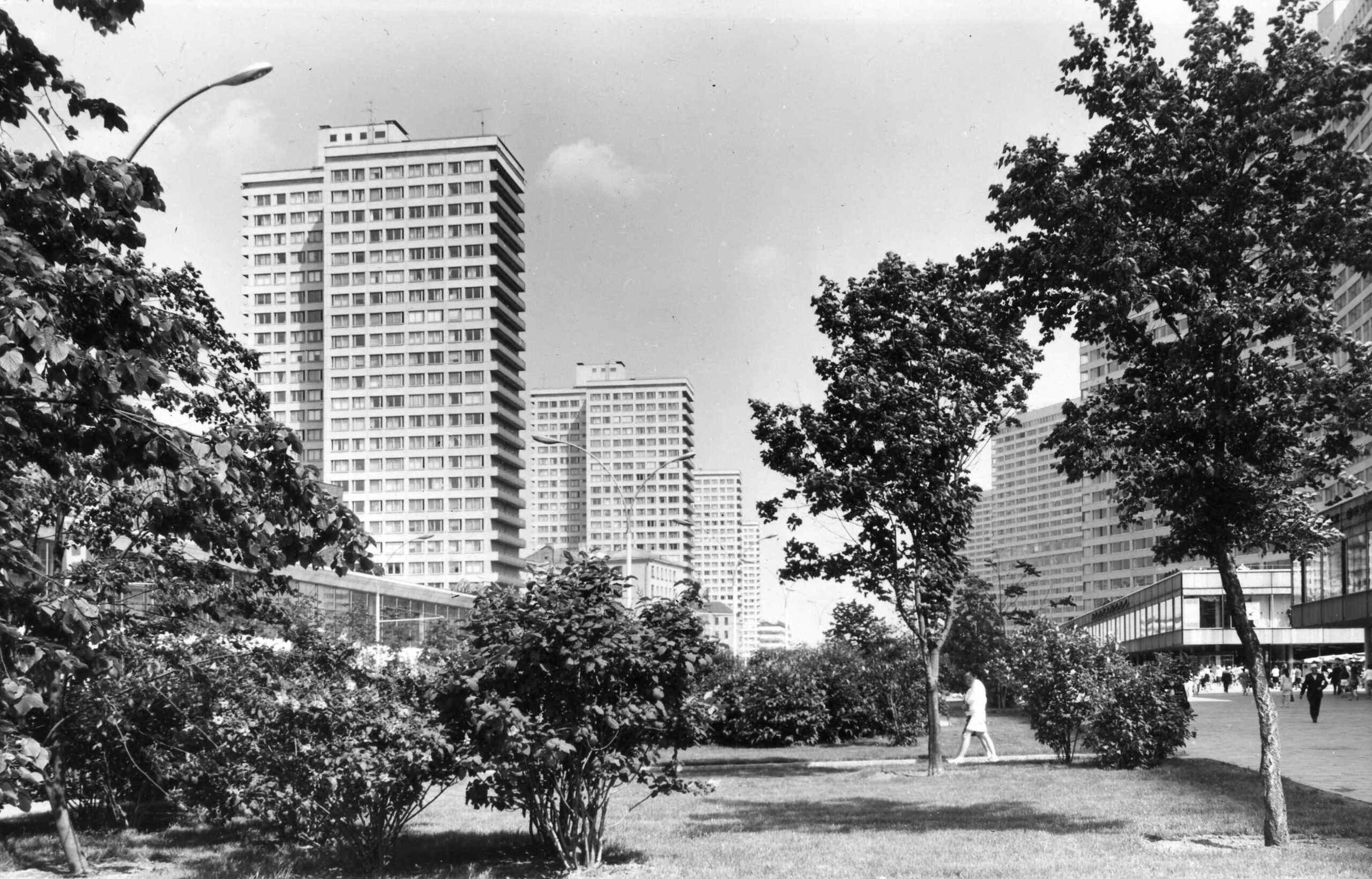 Mikhail Posokhin, Ashot Mndoyants, Boris Tkhor et al. New Arbat Avenue. 1960s photo &copy; Institute of Modernism