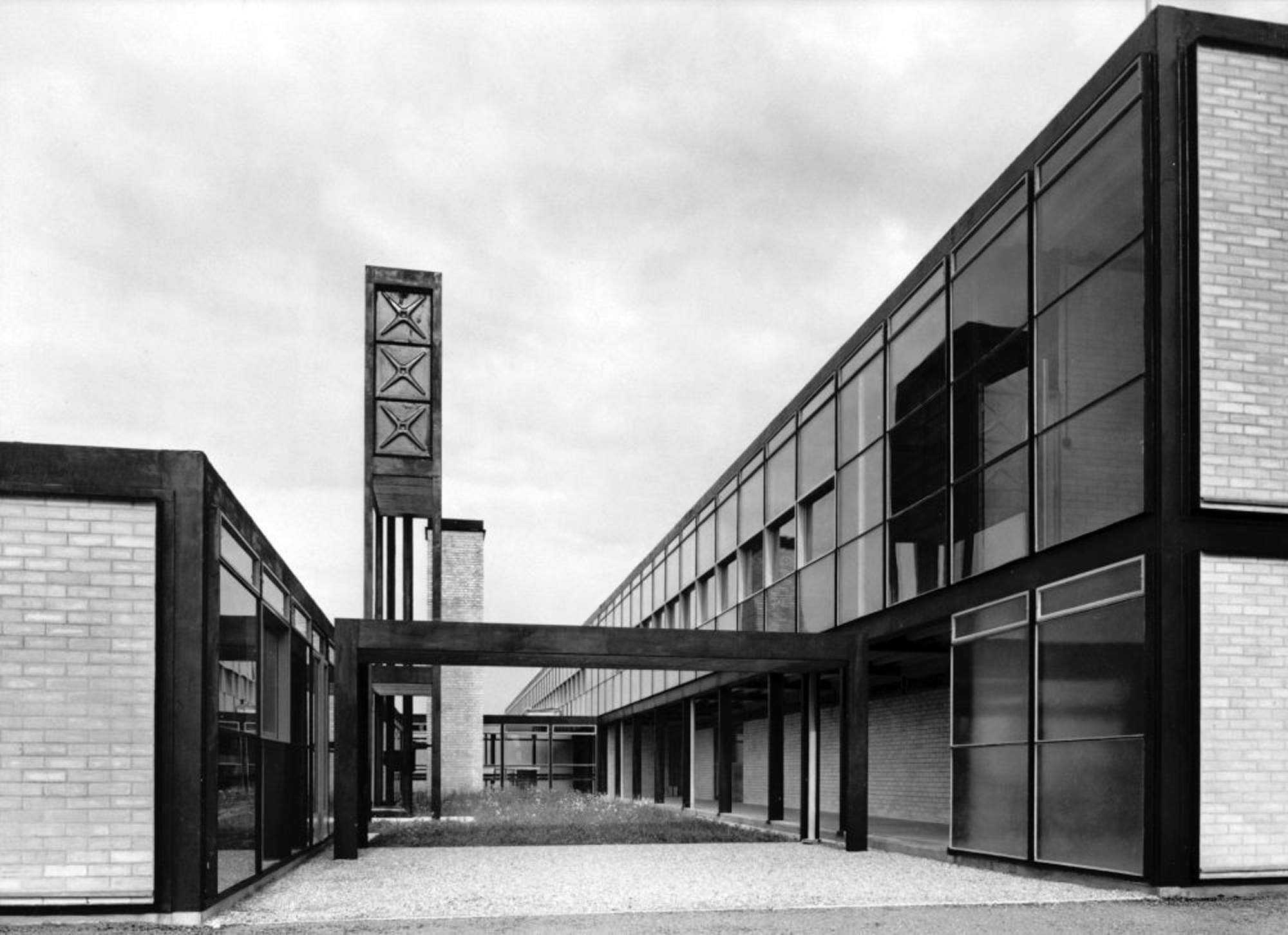 Alison and Peter Smithson. School at Hunstanton. 1954 &copy; RIBA