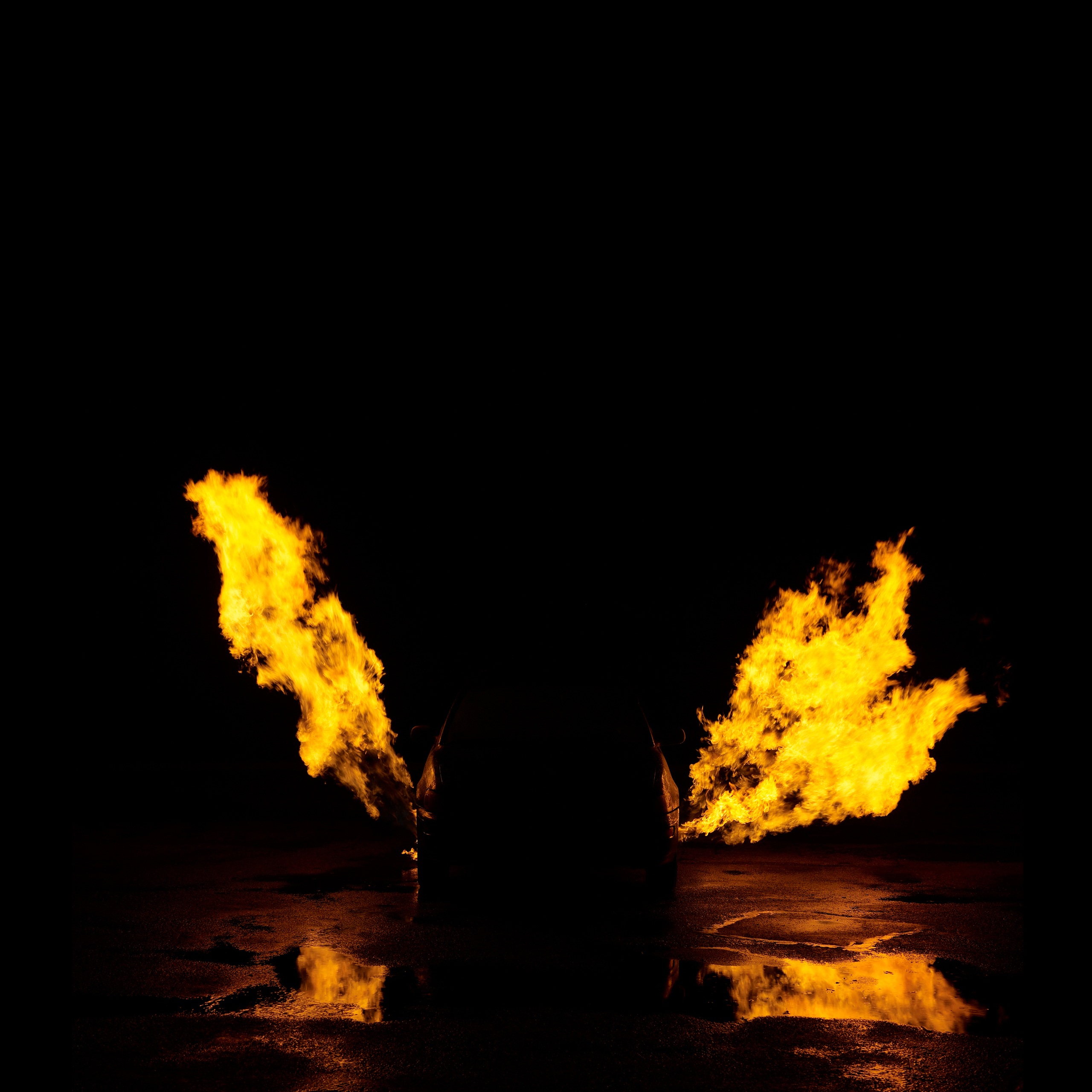 Черный квадрат IV. &laquo;Бластер&raquo; (изобретенное южноафриканцем Шарлем Фурье антиугонное устройство, на фотографии оно установлено на автомобиль Toyota Corolla, один из чаще всего угоняемых в ЮАР автомобилей). 2009Струйная печать80 &times; 80 см&copy; Taryn Simon. Courtesy Gagosian Gallery