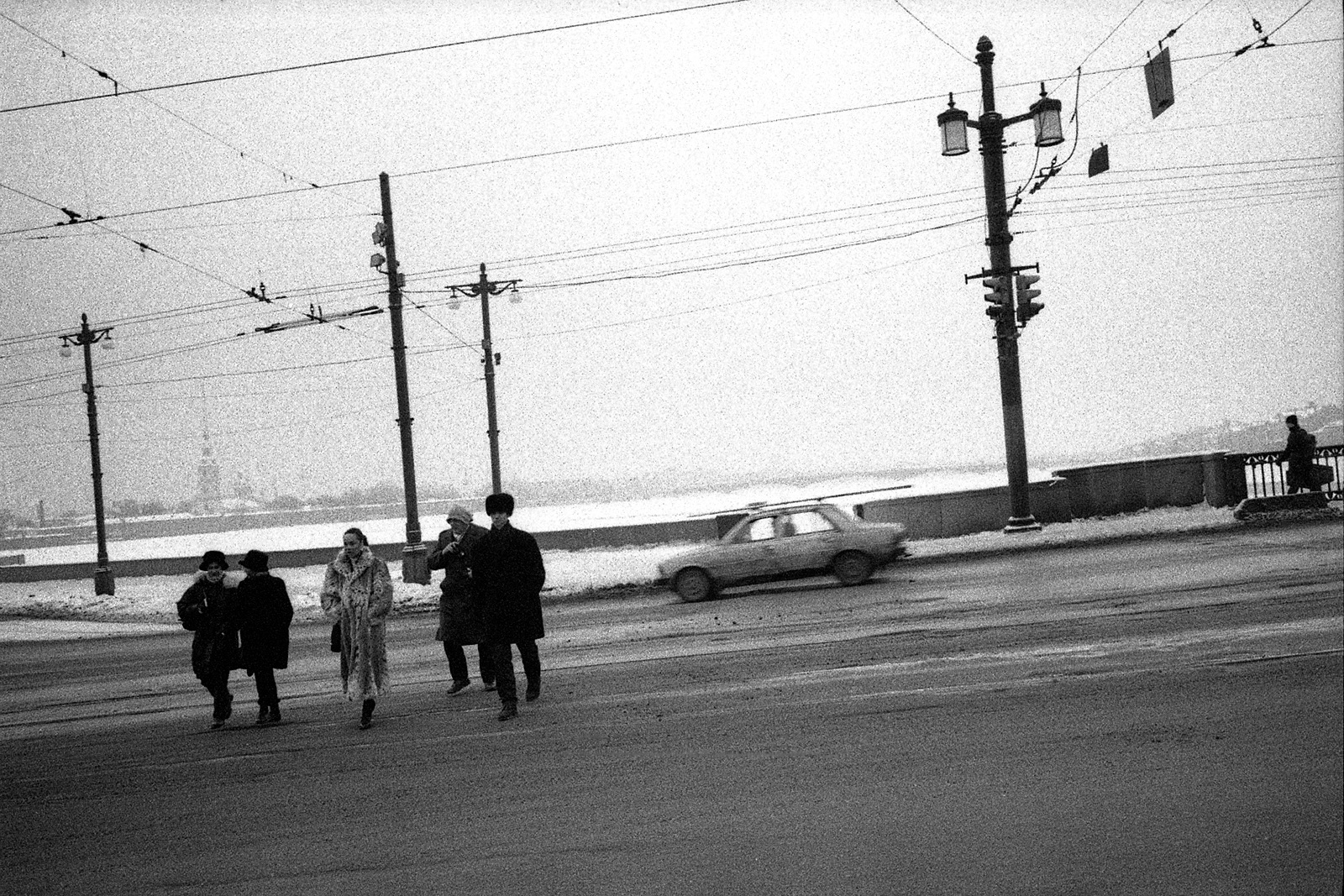 Мауро Рестифф. Границы города и мертвые герои, 1995/2015. Серебряно-желатиновый отпечаток