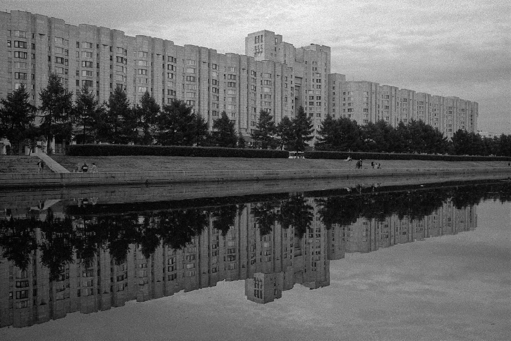 Мауро Рестифф. Брутальное зеркало, 2015. Серебряно-желатиновый отпечаток