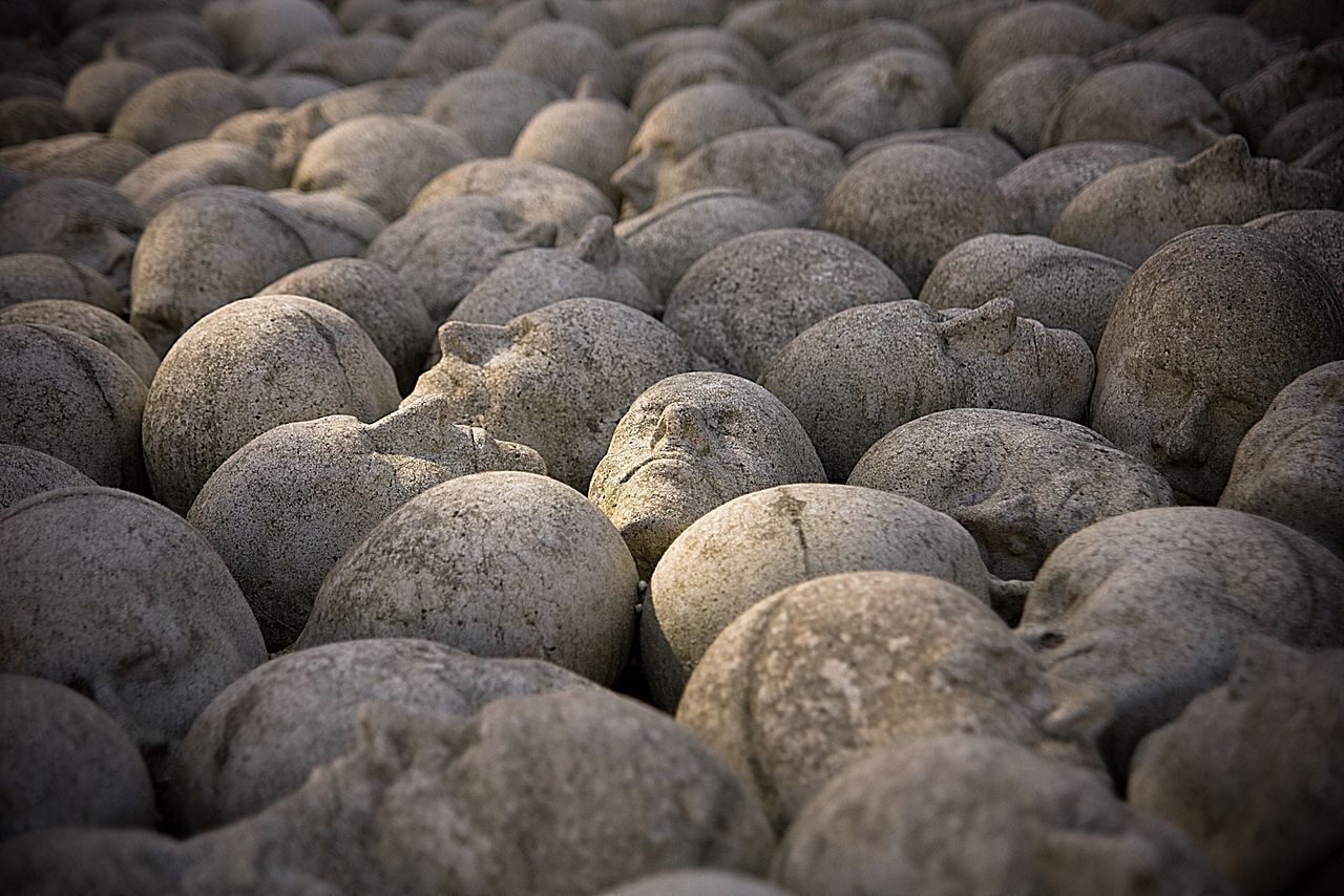 Тимм Ульрихс. Kopf-Stein-Pflaster. 1980/1994. Экспонируется на ул. Шиффграбен, Ганновер