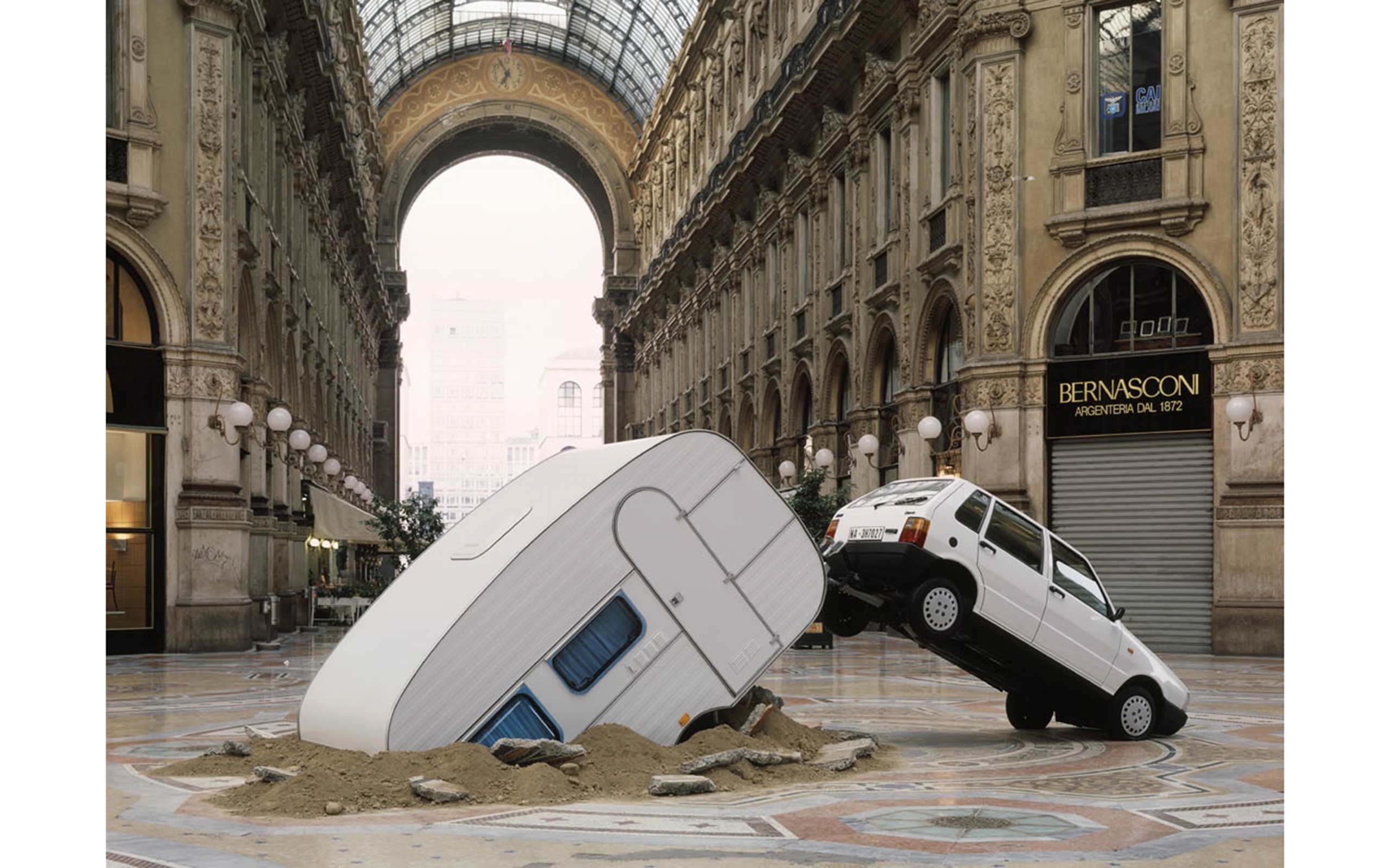 Элмгрин и Драгсет. Короткий путь. 2003. Галерея Massimo de Carlo, Музей современного искусства в Чикаго