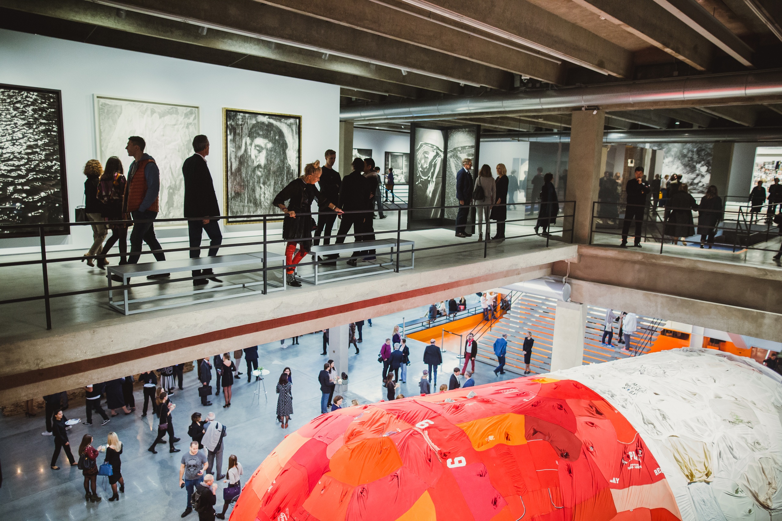 Вид инсталляции Инь Сючжэнь &laquo;Медленное действие&raquo;, Музей современного искусства &laquo;Гараж&raquo;, 2016  &copy; Музей современного искусства &laquo;Гараж&raquo;