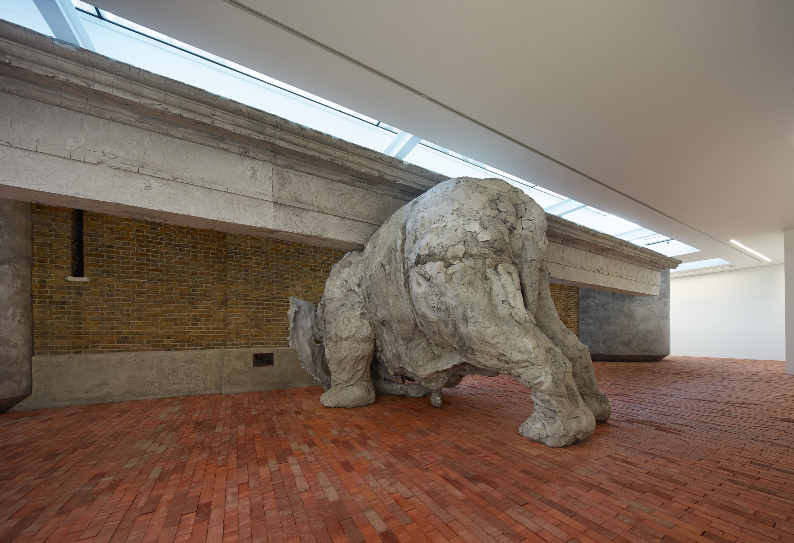 Адриан Вильяр Рохас. Today We Reboot the Planet. 2013. Галерея Serpentine Sackler. Лондон, Англия