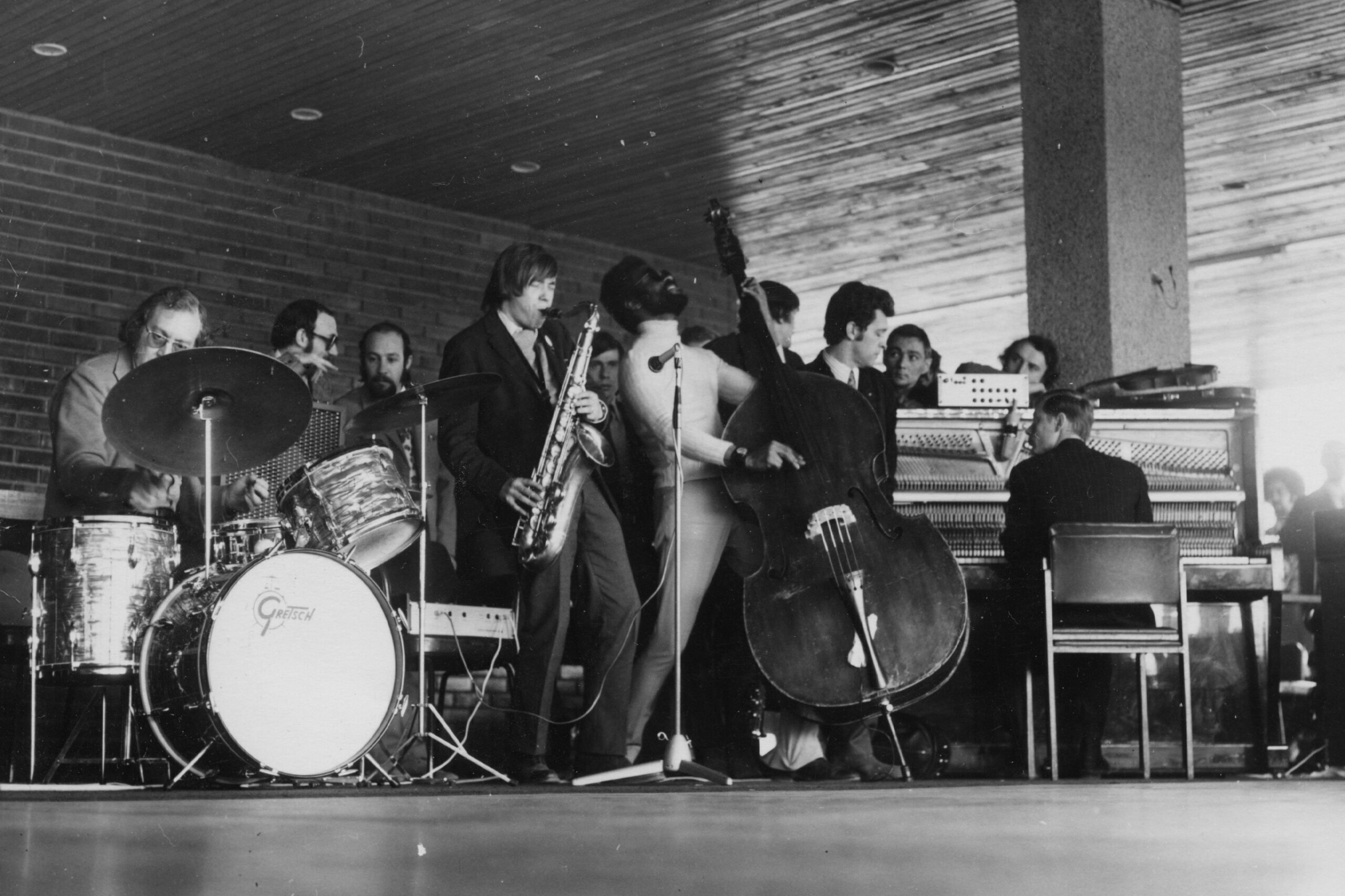 Кафе &laquo;Времена года&raquo;. 1972. Мел Льюис, Н. Панов, Арзу Гусейнов, Ричард Девис, Левиновский, Зубов, неизвестный, Двоскин, Чижик. Предоставлено Владимиром Садковкиным