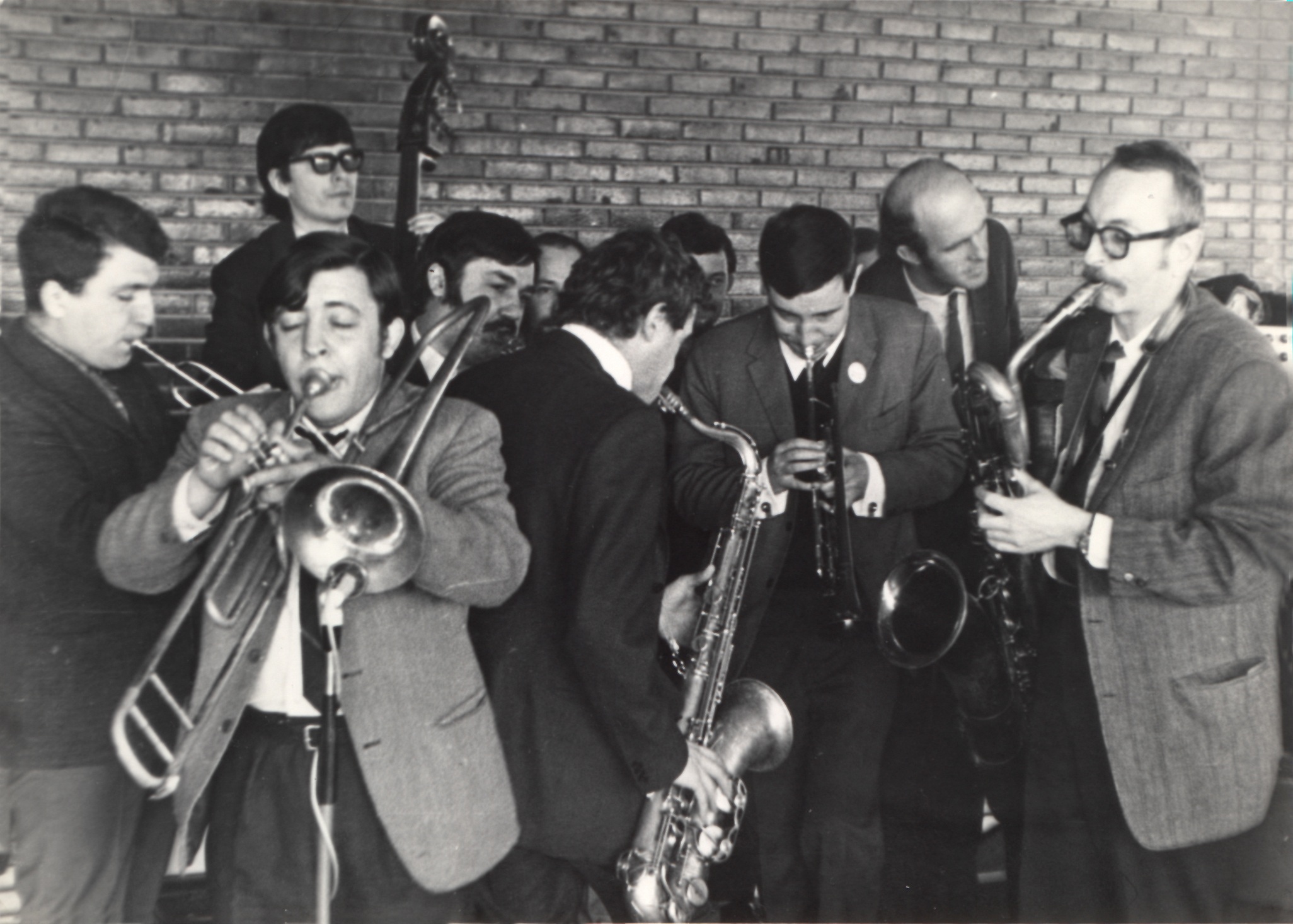 Кафе &laquo;Времена года&raquo;. 1972. Пономарев, Соболев, А. Кофман, Сермакашев, Клейнот, Искендеров, Товмасян, Куцинский, Пеппер Адамс. Предоставлено Владимиром Садковкиным