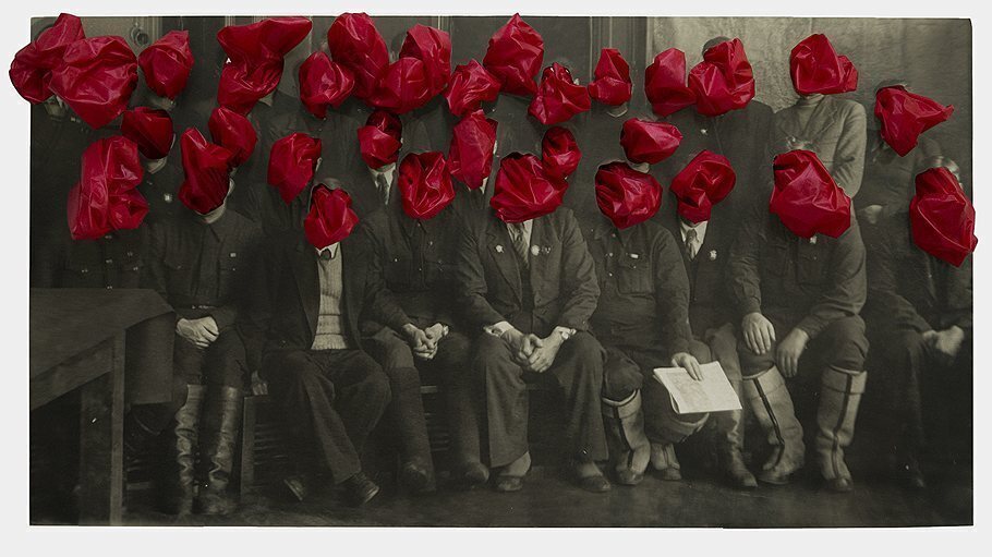 Ирина Нахова. Руководящий состав. Из проекта «Без названия». 2013. Смешанная техника. Courtesy Ирина Нахова