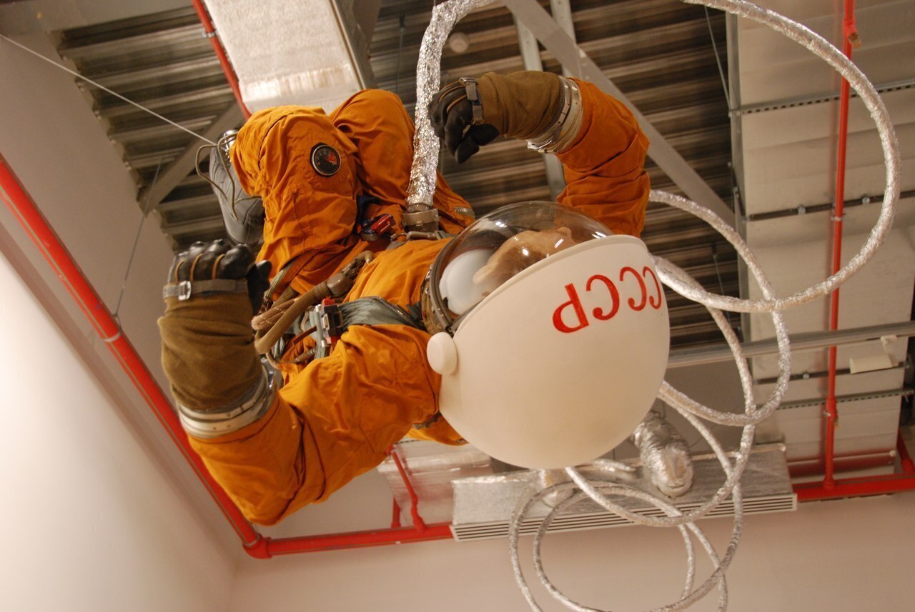 Олег Кулик. Космонавт. 2003. Собрание Екатерины и Владимира Семенихиных. Предоставлено Фондом культуры «Екатерина»