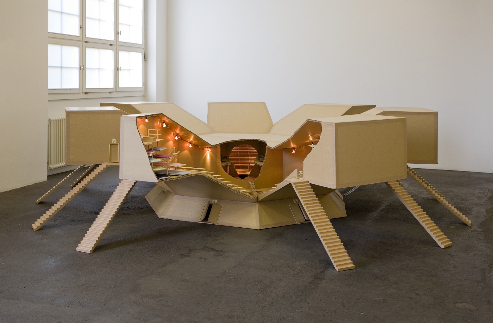 Ателье ван Лисхаута. SlaveCity. 2007. Музей Де Понт, Тилбург, Нидерланды