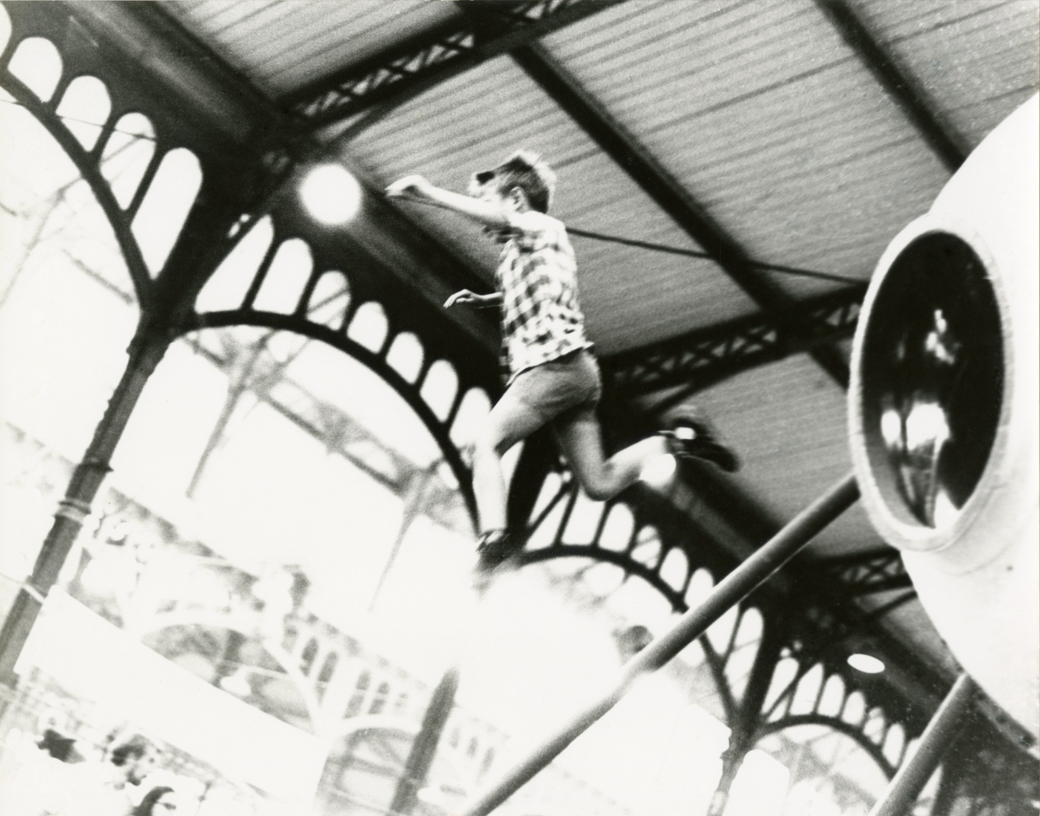 Group Ludic [&laquo;Игровая группа&raquo;]. Игра на рынке. Крытый рынок, Париж, 1970Предоставлено&nbsp;Ксавье де ла Салем