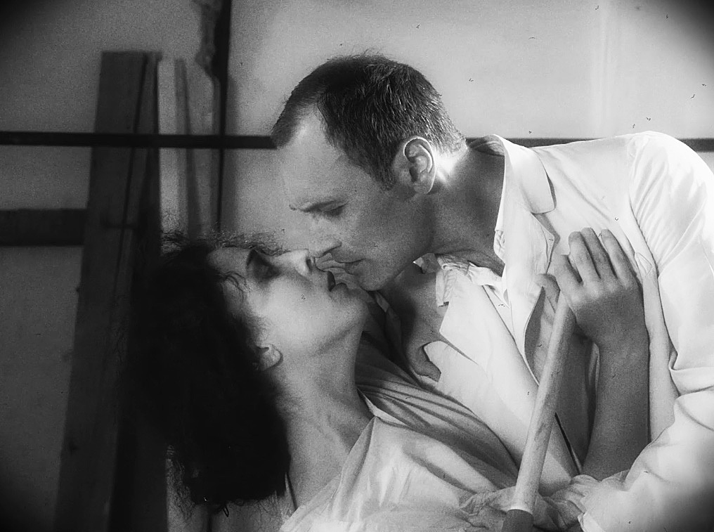 Voices by the windowDirector: Elvira BolgovaScreenplay: Marina MoskovchukRunning time: 11 min6+