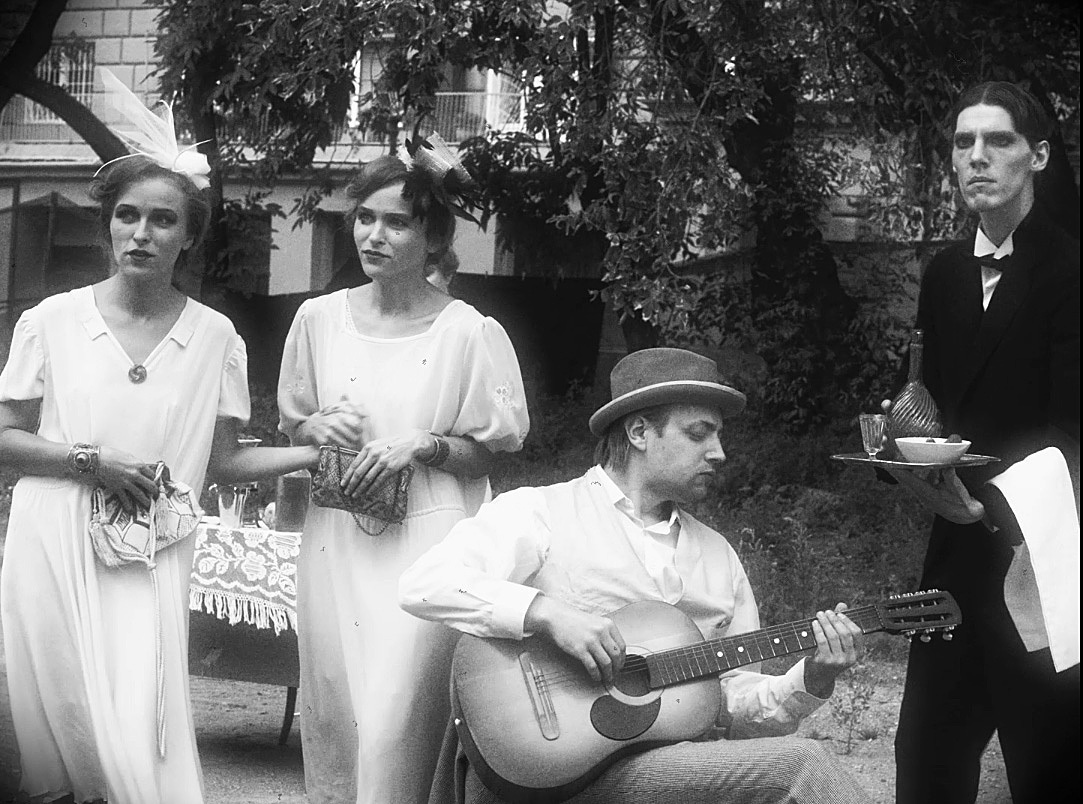 Voices by the windowDirector: Elvira BolgovaScreenplay: Marina MoskovchukRunning time: 11 min6+