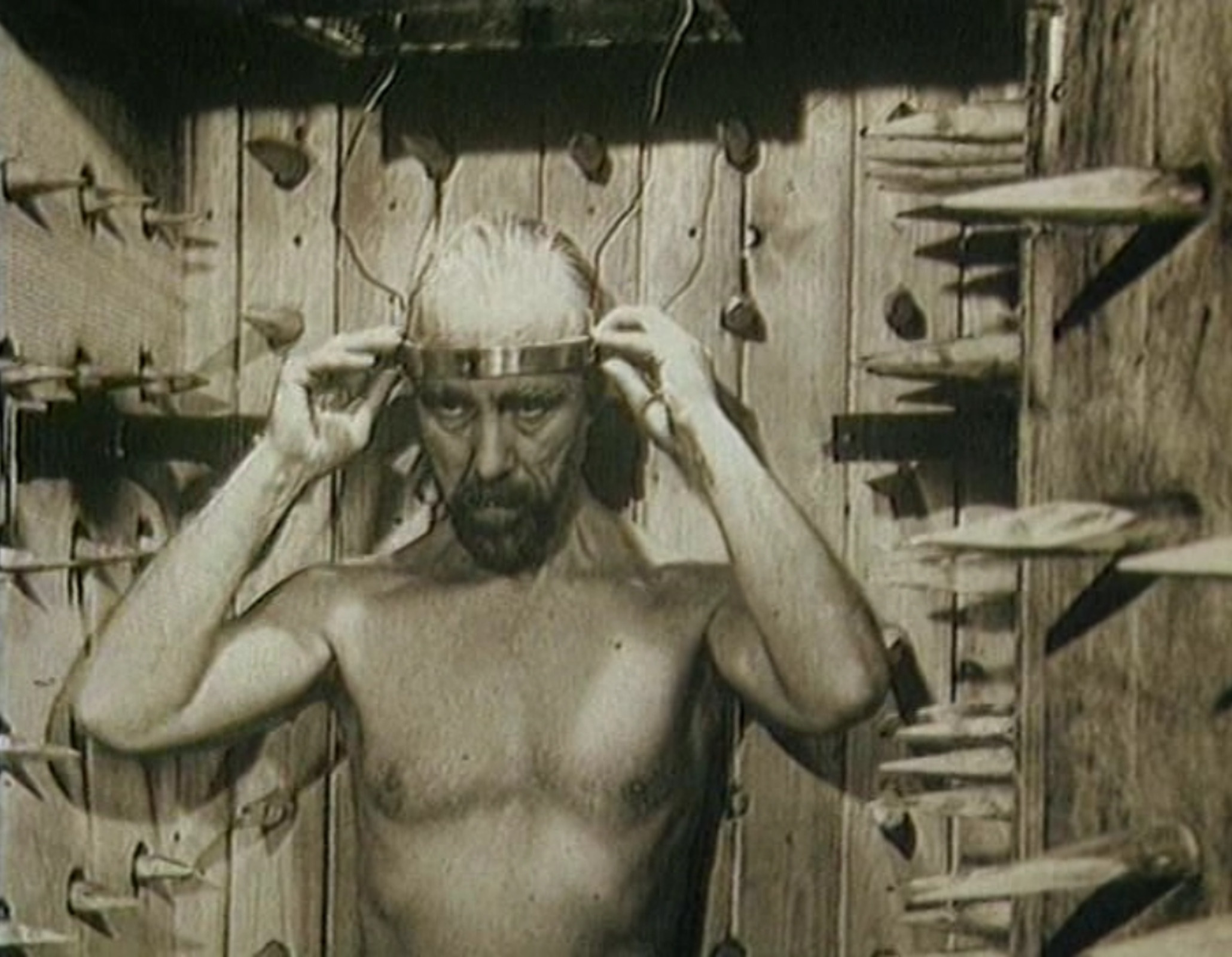 Silver HeadsDirectors Yevgeny Yufit, Vladimir Maslov. Russia, 1999. 82 min.&copy;&nbsp;СТВ