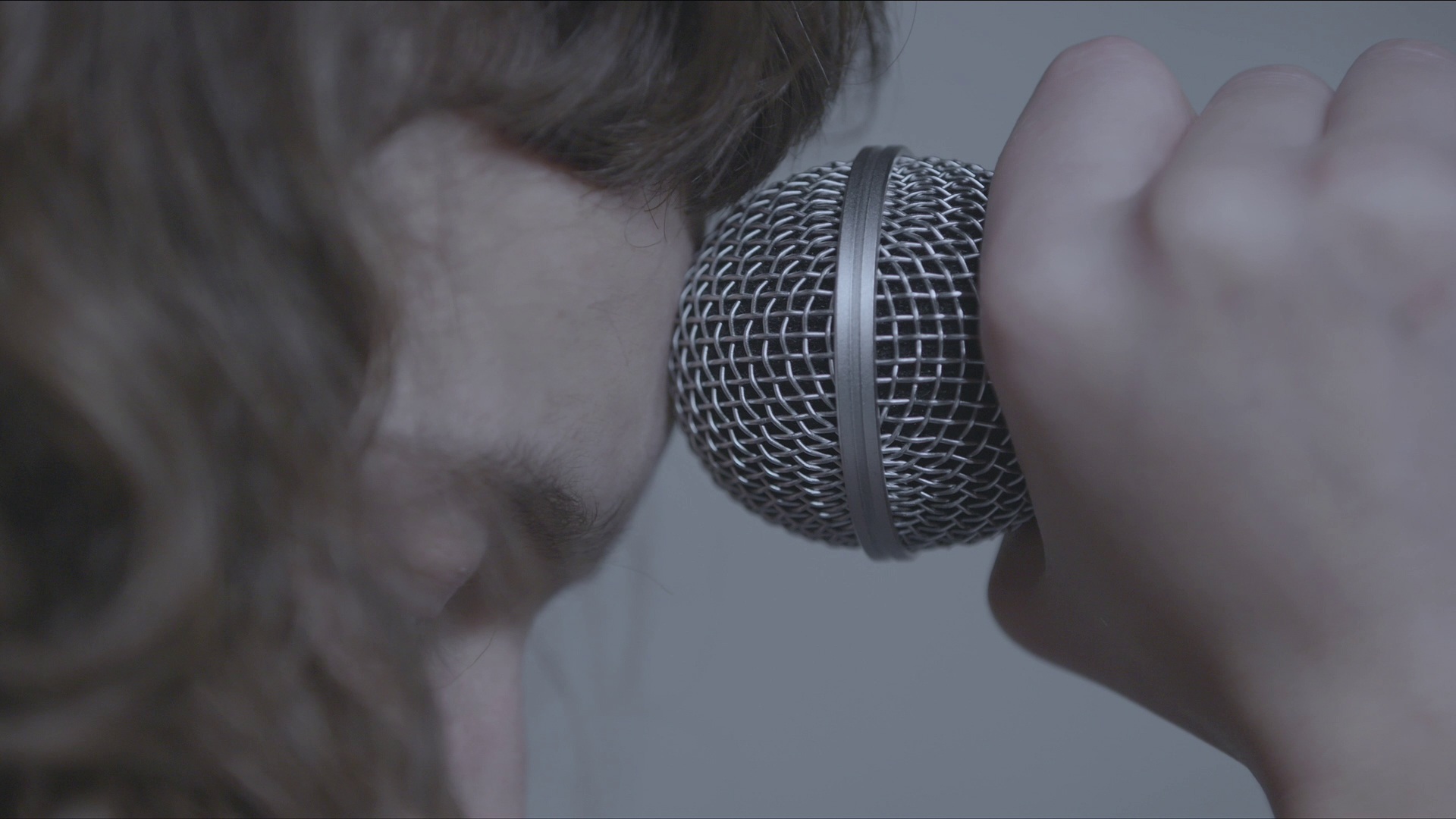 Саша Пирогова. Кадр из двухканальной видеоинсталляции MONO. 2016. Предоставлено художником