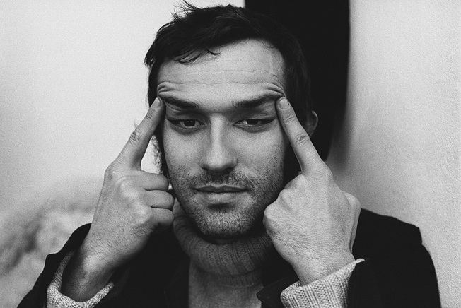 Алигьеро Боэтти во время выступления на инаугурации выставки Мела Бочнера. 1970. Фото: Giorgio Colombo