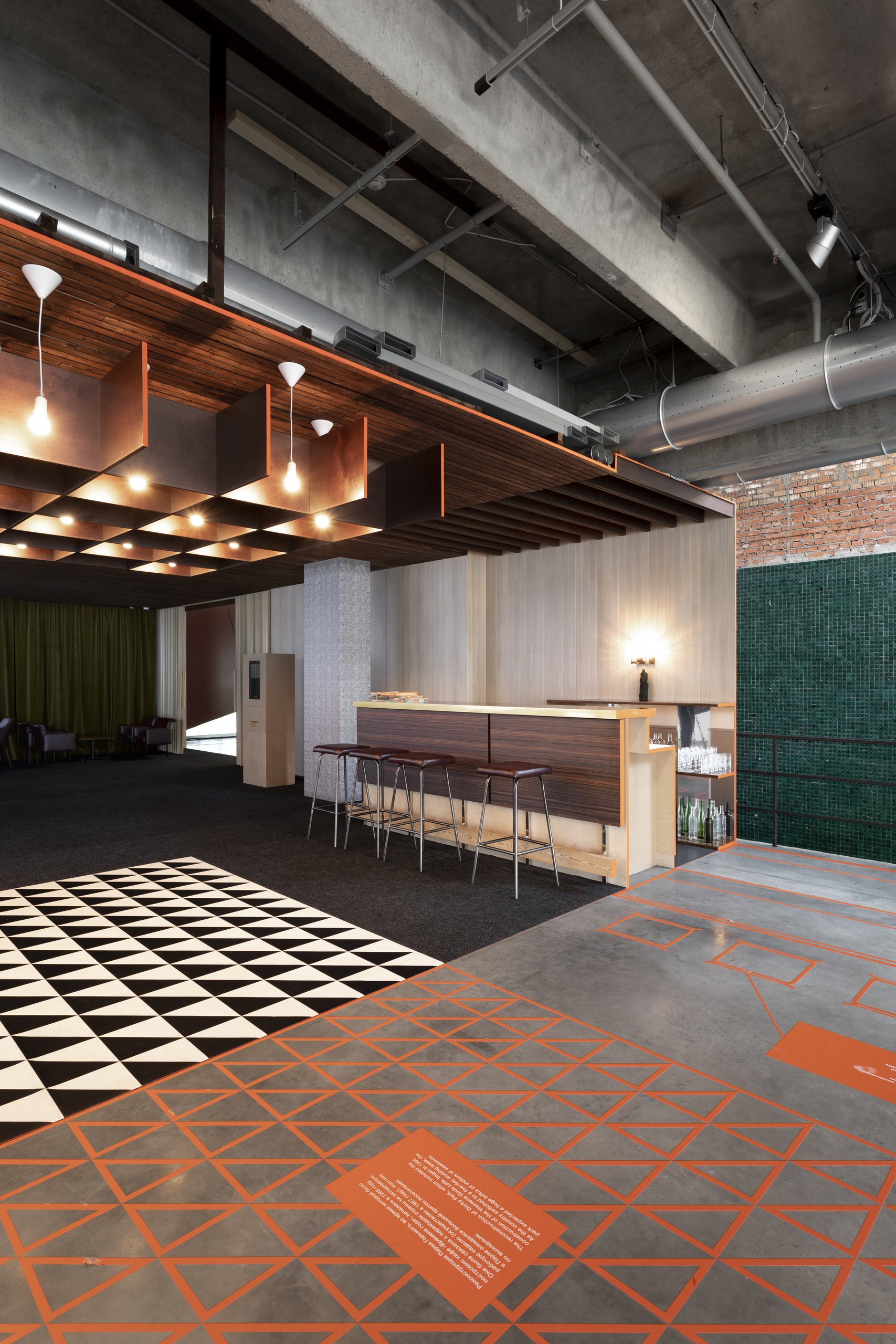 Проект «Как отдохнули? Кафе “Времена года” с 1968 года» в Музее современного искусства «Гараж». Москва, 2018Фото: Иван Ерофеев© Музей современного искусства «Гараж»