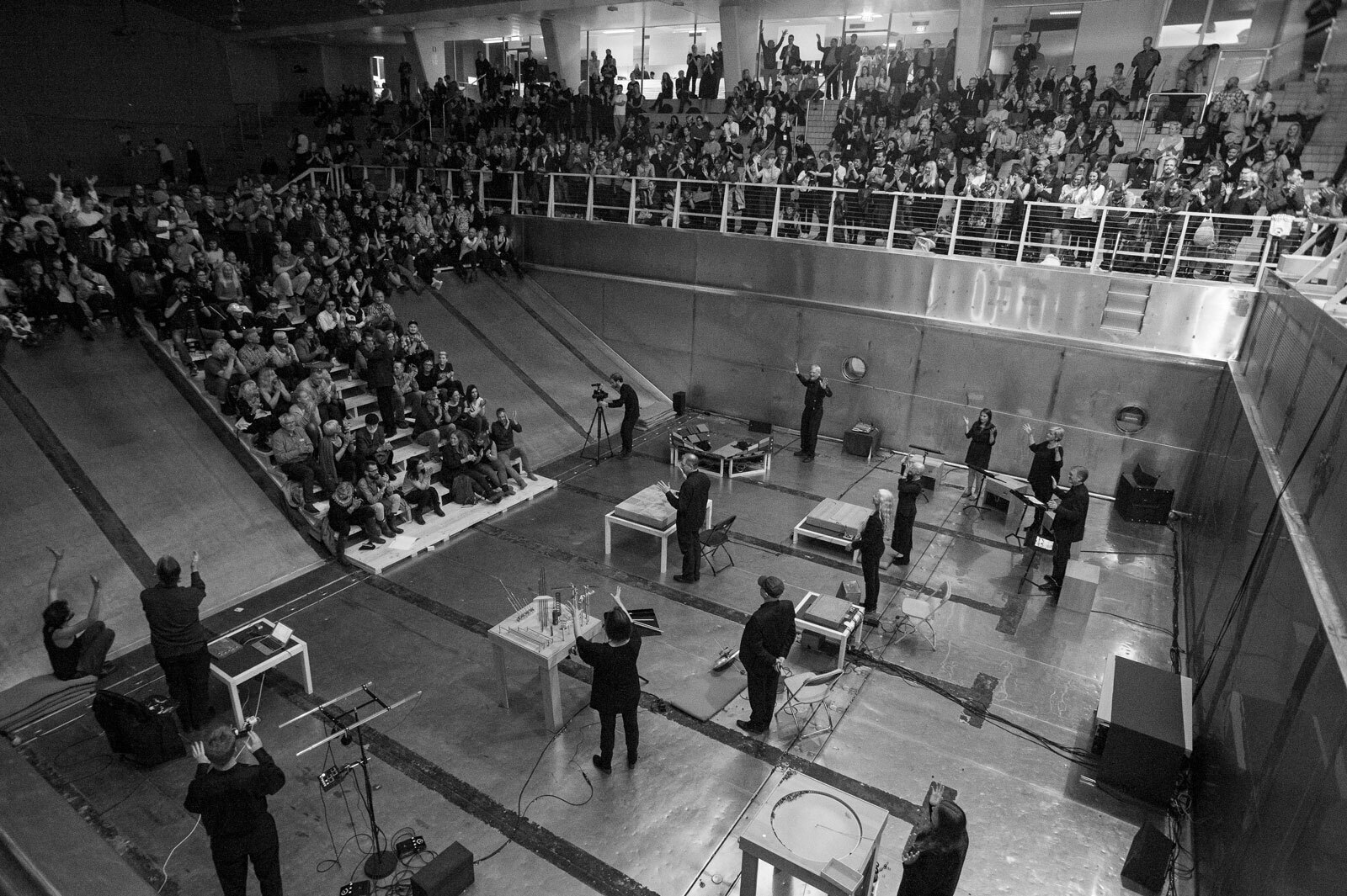 Первый концерт проекта «ИЗНУТРИ / Безграничный слух» на триеннале «Бергенская ассамблея»Центральный бассейн, Берген, 2016Фото: Тор Брэдрескиф