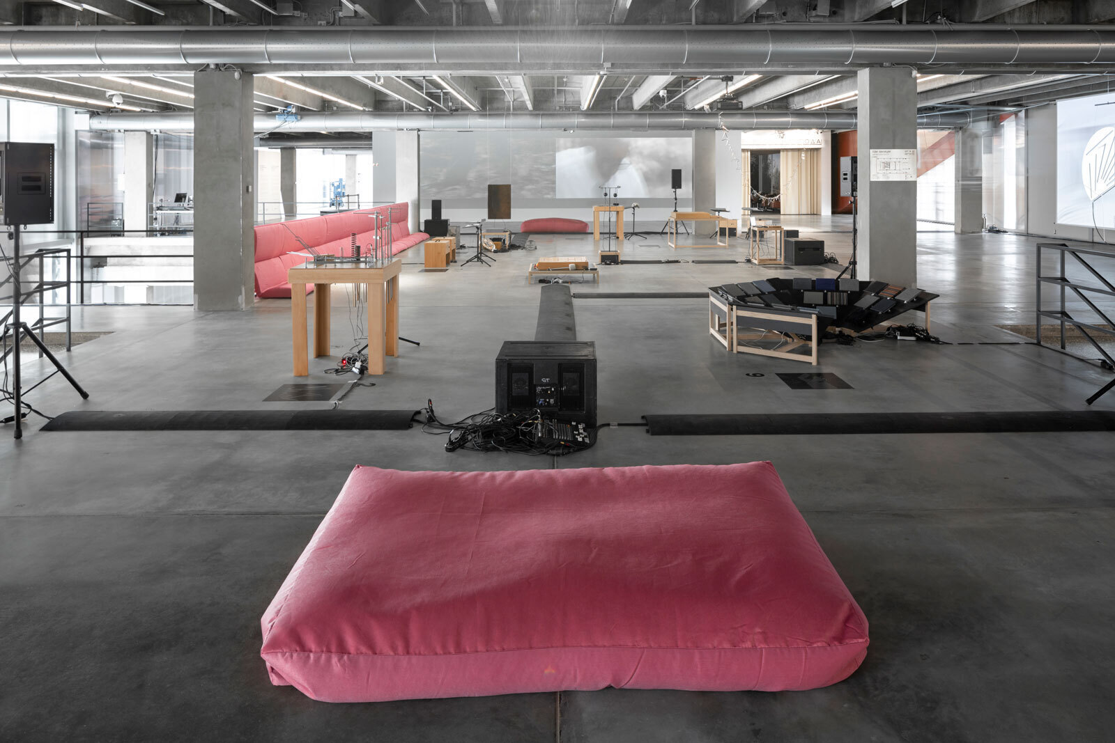 Вид экспозиции выставки «Безграничный слух» в Музее современного искусства «Гараж». Москва, 2018Фото: Иван Ерофеев© Музей современного искусства «Гараж»