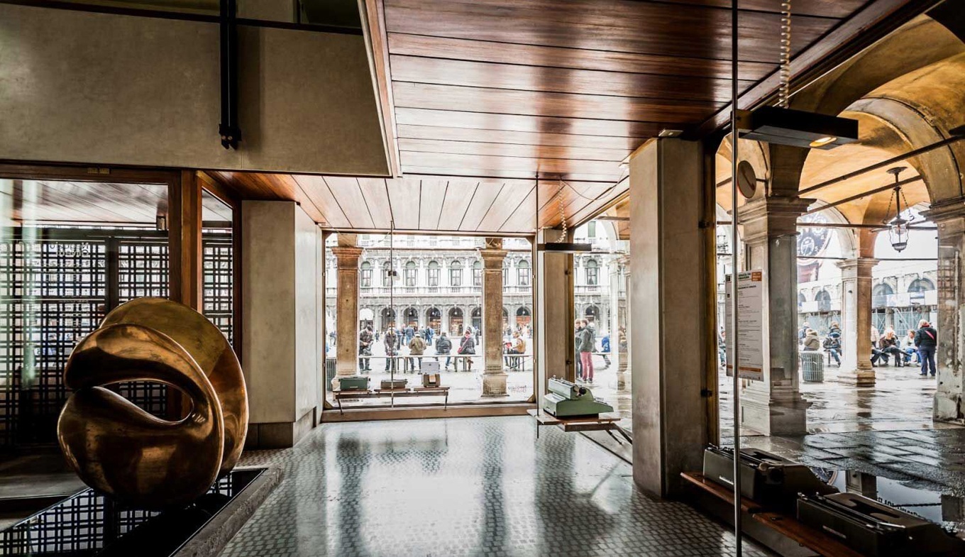 Карло Скарпа. Интерьер шоу-рума компании Olivetti, Венеция. 1957&ndash;1958. Фото: Джордж Линн