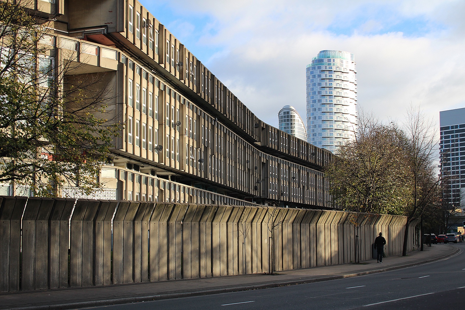 Жилой комплекс &laquo;Робин-Худ-Гарденс&raquo; в Лондоне. 1972, снесен в 2017  &copy;&nbsp;trevor.patt