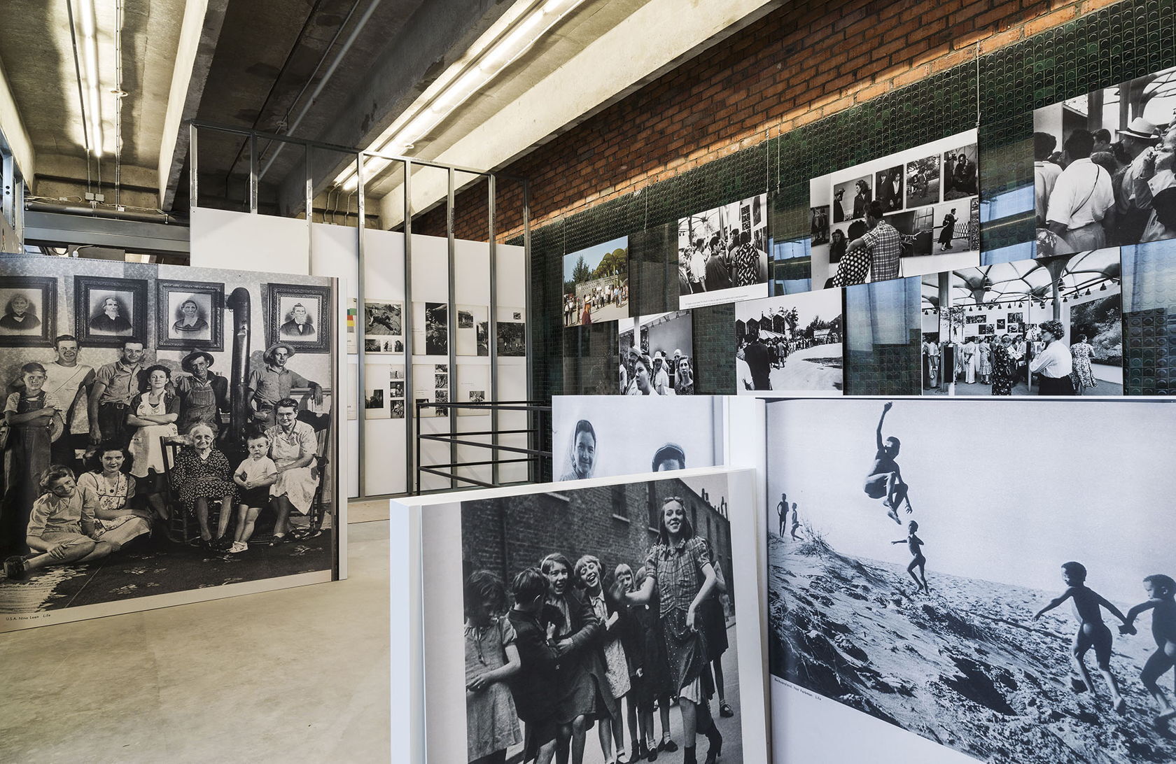 Проект «Лицом к лицу», вид экспозиции, Музей современного искусства «Гараж», 2015 © Музей современного искусства «Гараж»