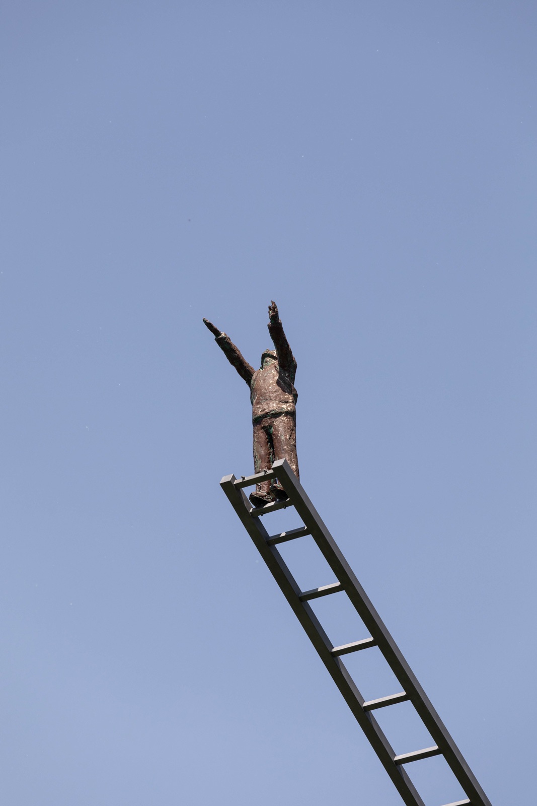 Инсталляции Ильи и Эмилии Кабаковых «Как встретить ангела» рядом с Музеем современного искусства «Гараж», Москва. 2019Фото: Иван Ерофеев© Музей современного искусства «Гараж»