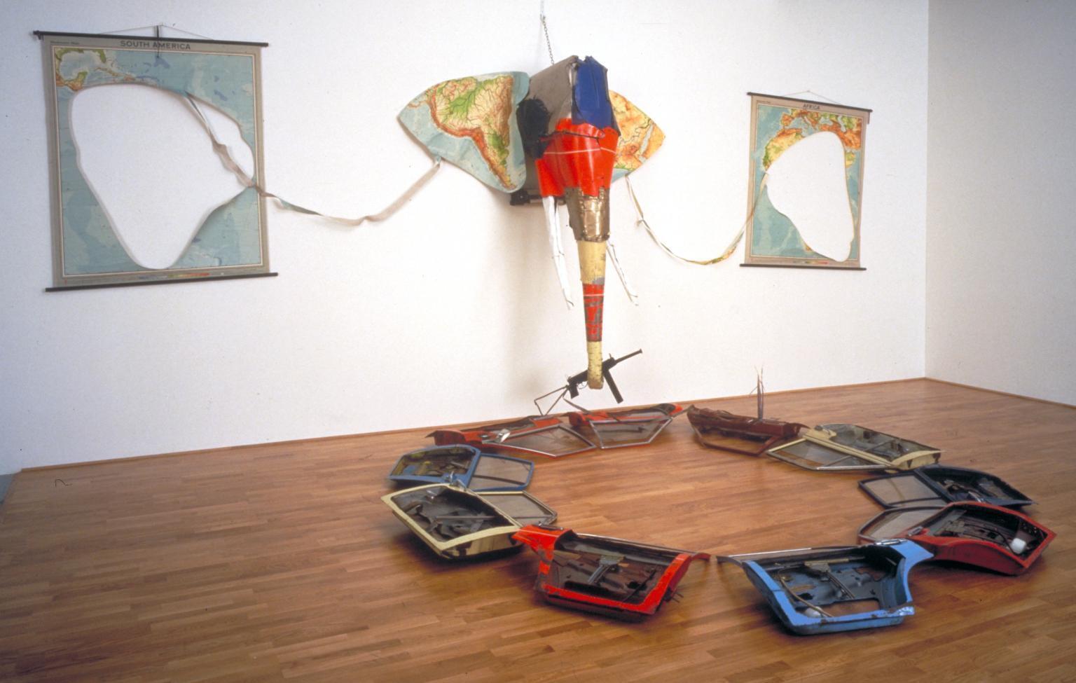 Билл Вудроу. Стеклянное весло. 1989Сталь, стекло, глобус© Bill Woodrow