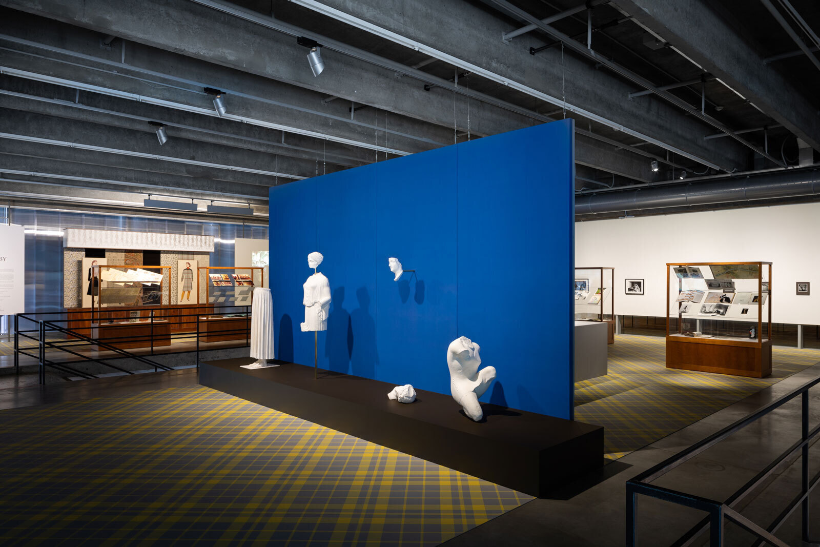 Выставка Atelier E.B «Прохожий» в Музее современного искусства «Гараж». Москва, 2020Фото: Иван Ерофеев© Музей современного искусства «Гараж»