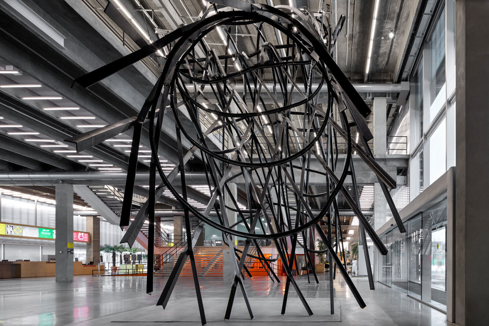 Моника Сосновская. Упражнения на конструкцию. Сгибание. 2020 Вид инсталляции в Музее современного искусства &laquo;Гараж&raquo; Фото: Иван Ерофеев &copy; Музей современного искусства &laquo;Гараж&raquo;