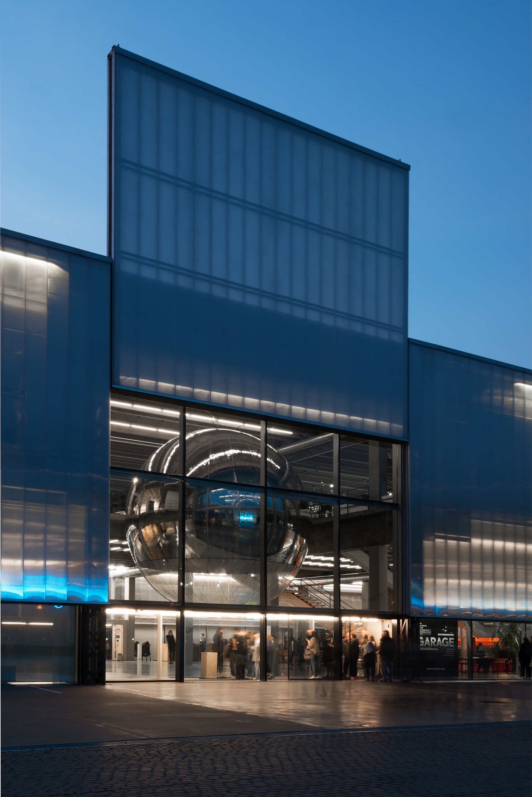 Вид инсталляции Томаса Сарасено &laquo;Движущие атмосферы&raquo; в Музее современного искусства&laquo;Гараж&raquo;, Москва. 2020Фото: Алексей Народицкий&copy; Музей современного искусства &laquo;Гараж&raquo;